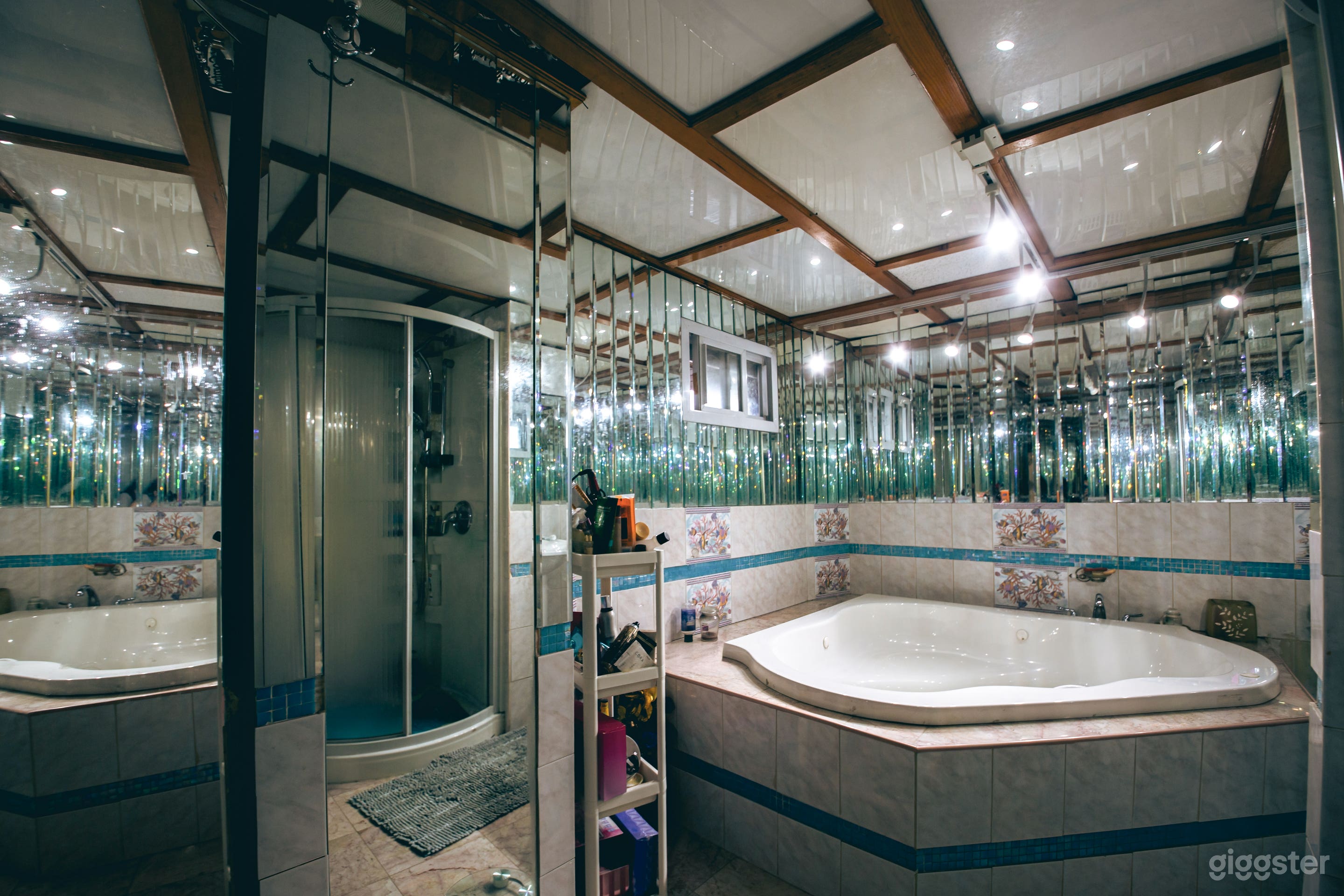 Vintage Loft with Exposed Wooden Beams Photo 2