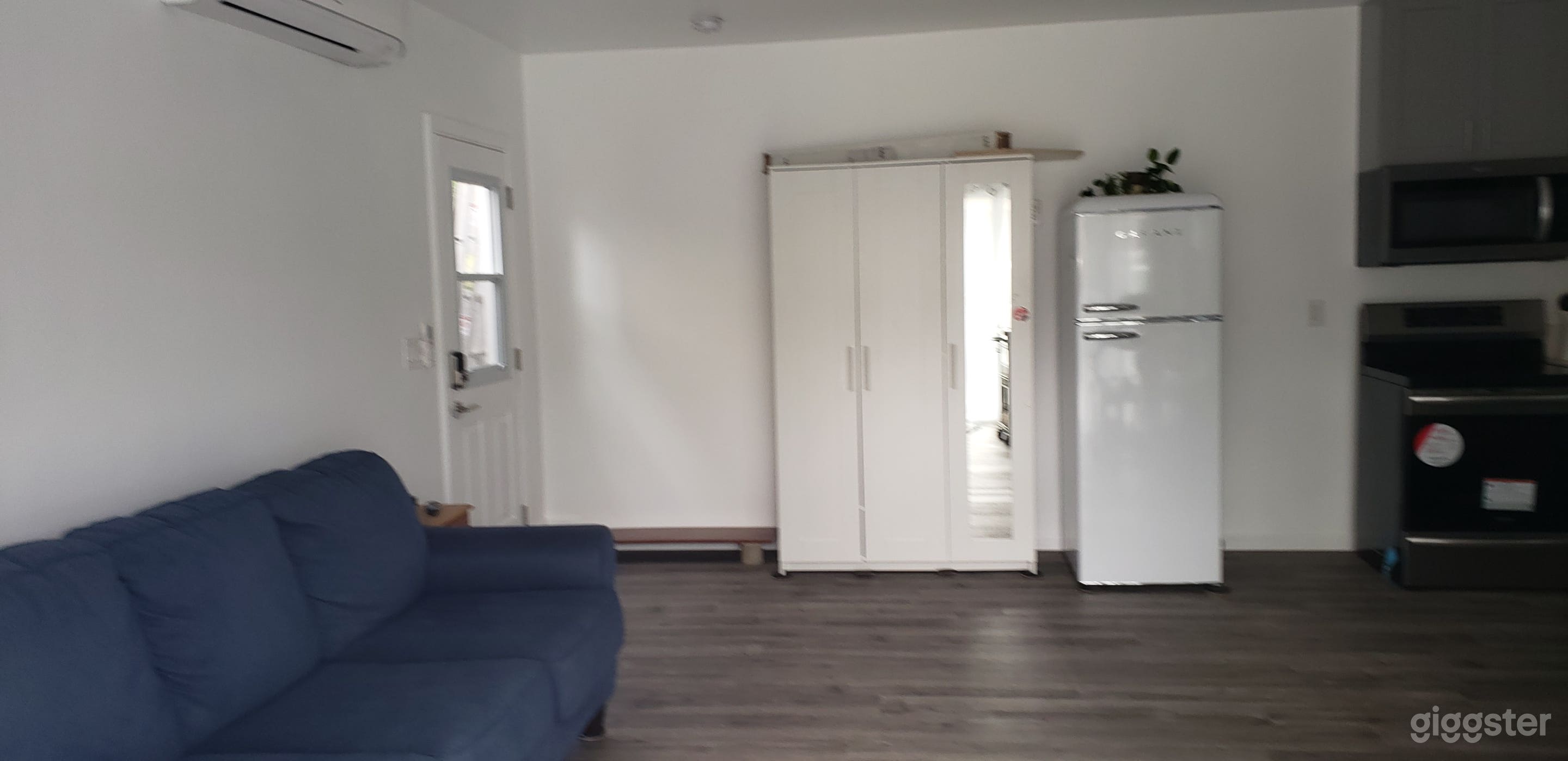 Modern Beachy Home Photo 4