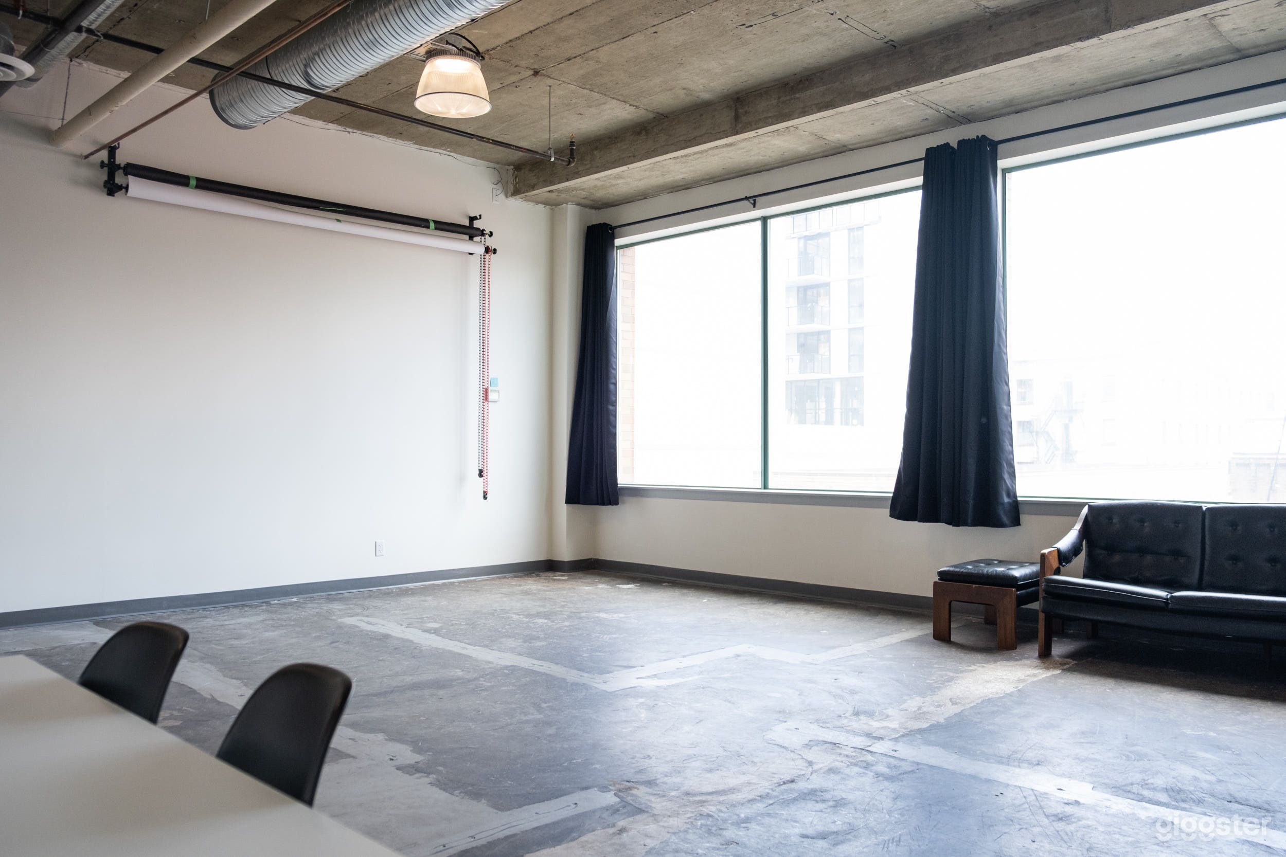 1000sf Natural Light with black-out curtains