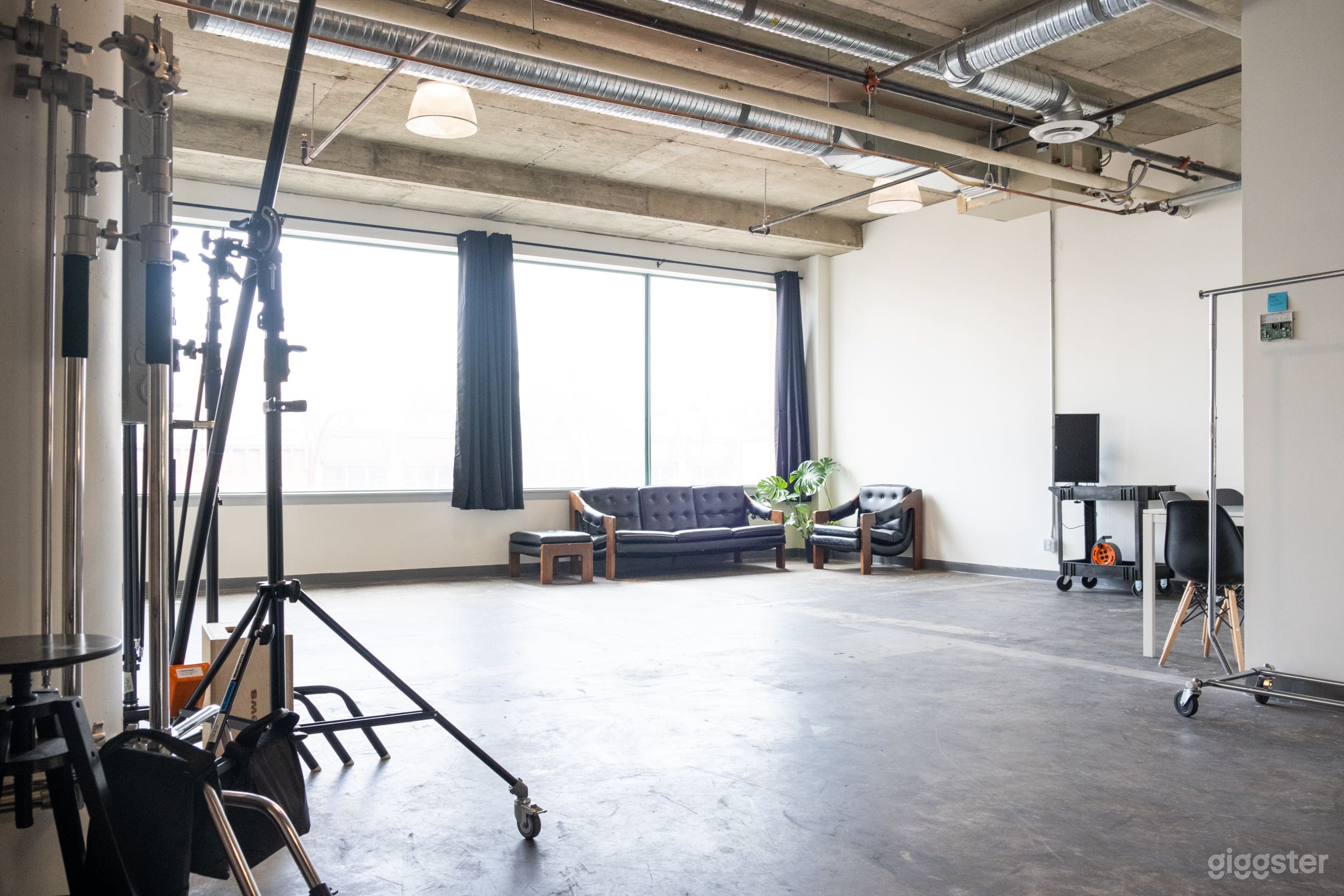 1000sf Natural Light with black-out curtains