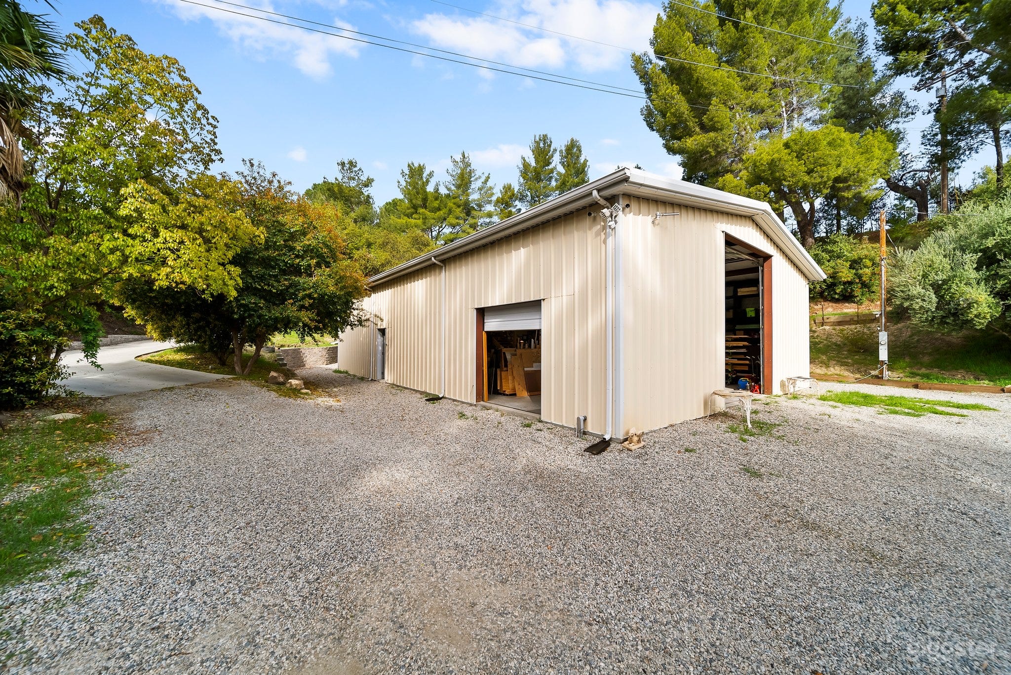 Industrial Filming Warehouse – 1.5 Acres for Sets Photo 1