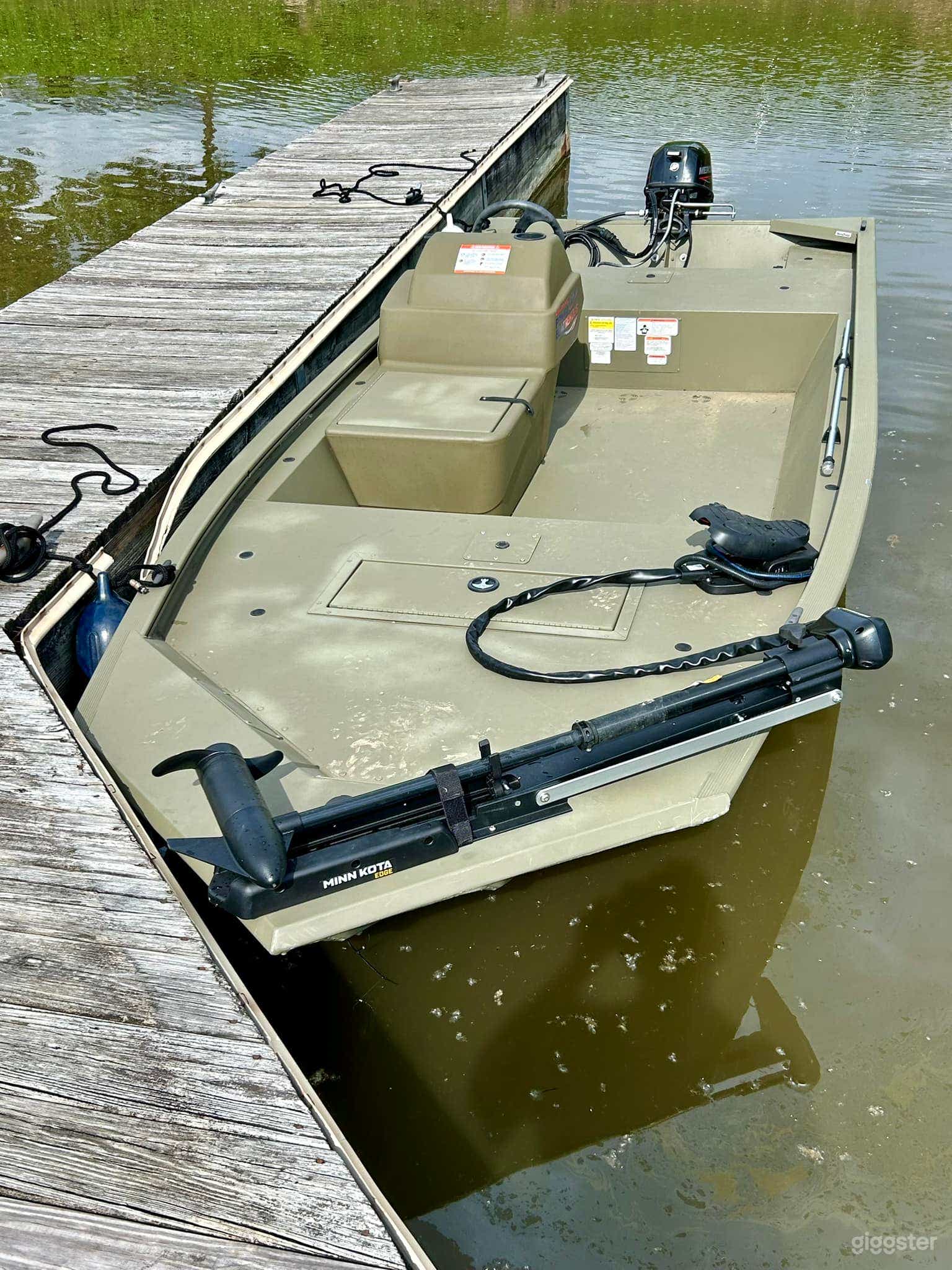 Bass Boat for 3 People Photo 3