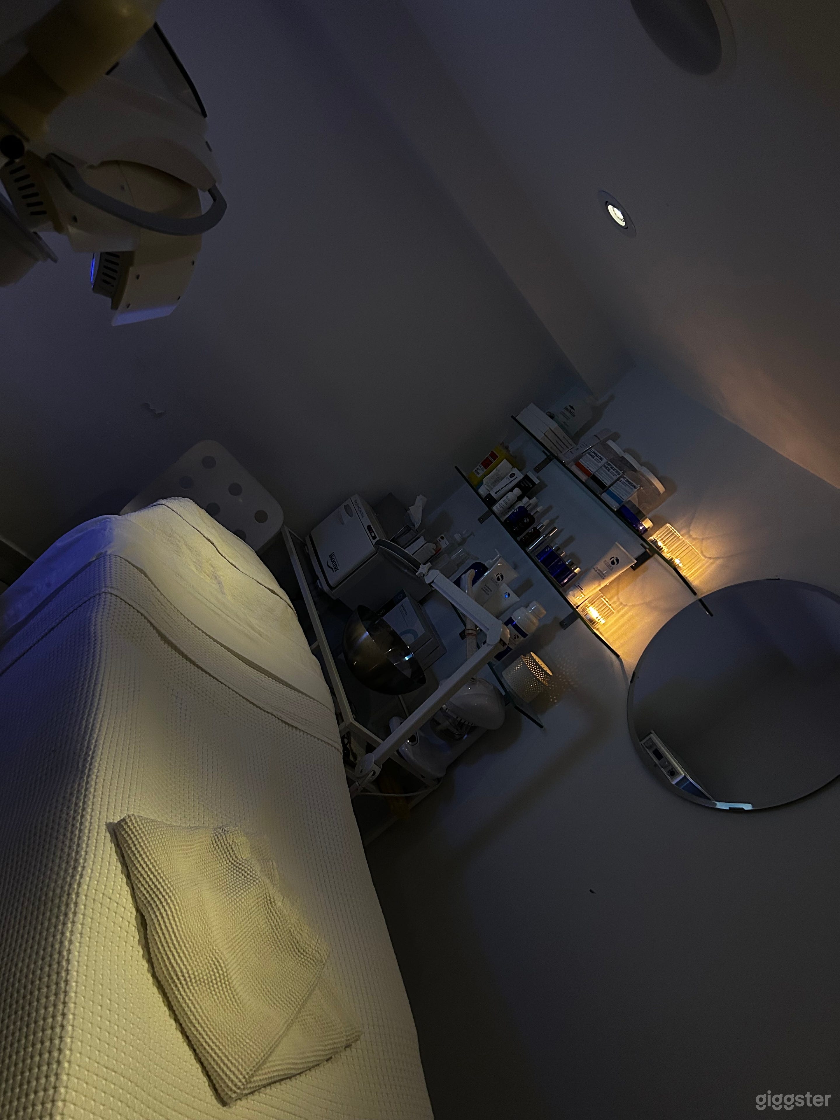 Modern clean Day Spa Photo 3