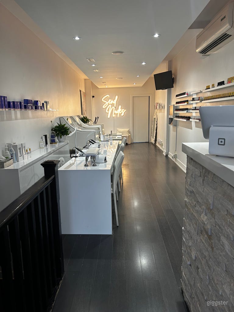 Modern clean Day Spa 