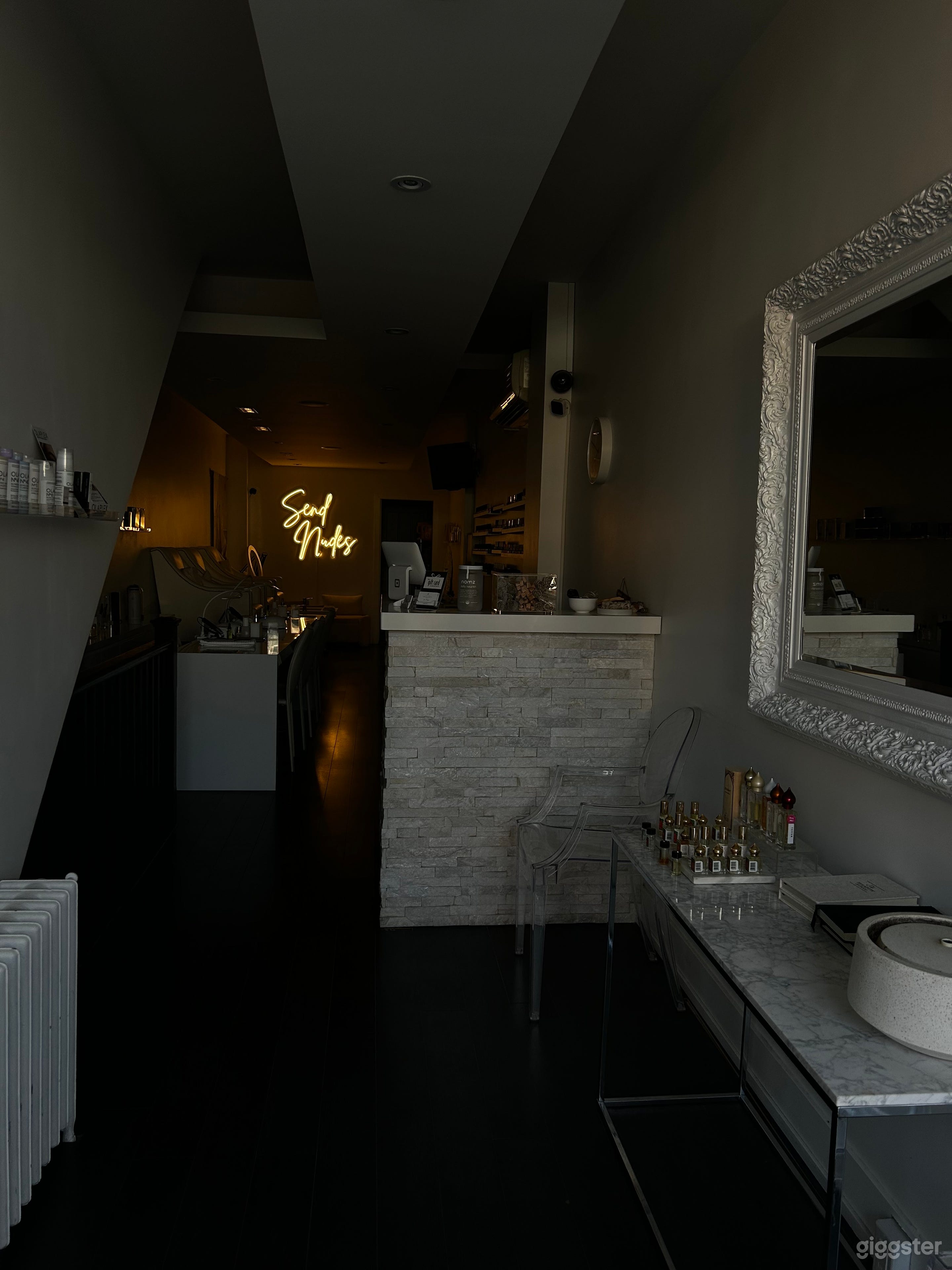 Modern clean Day Spa Photo 2