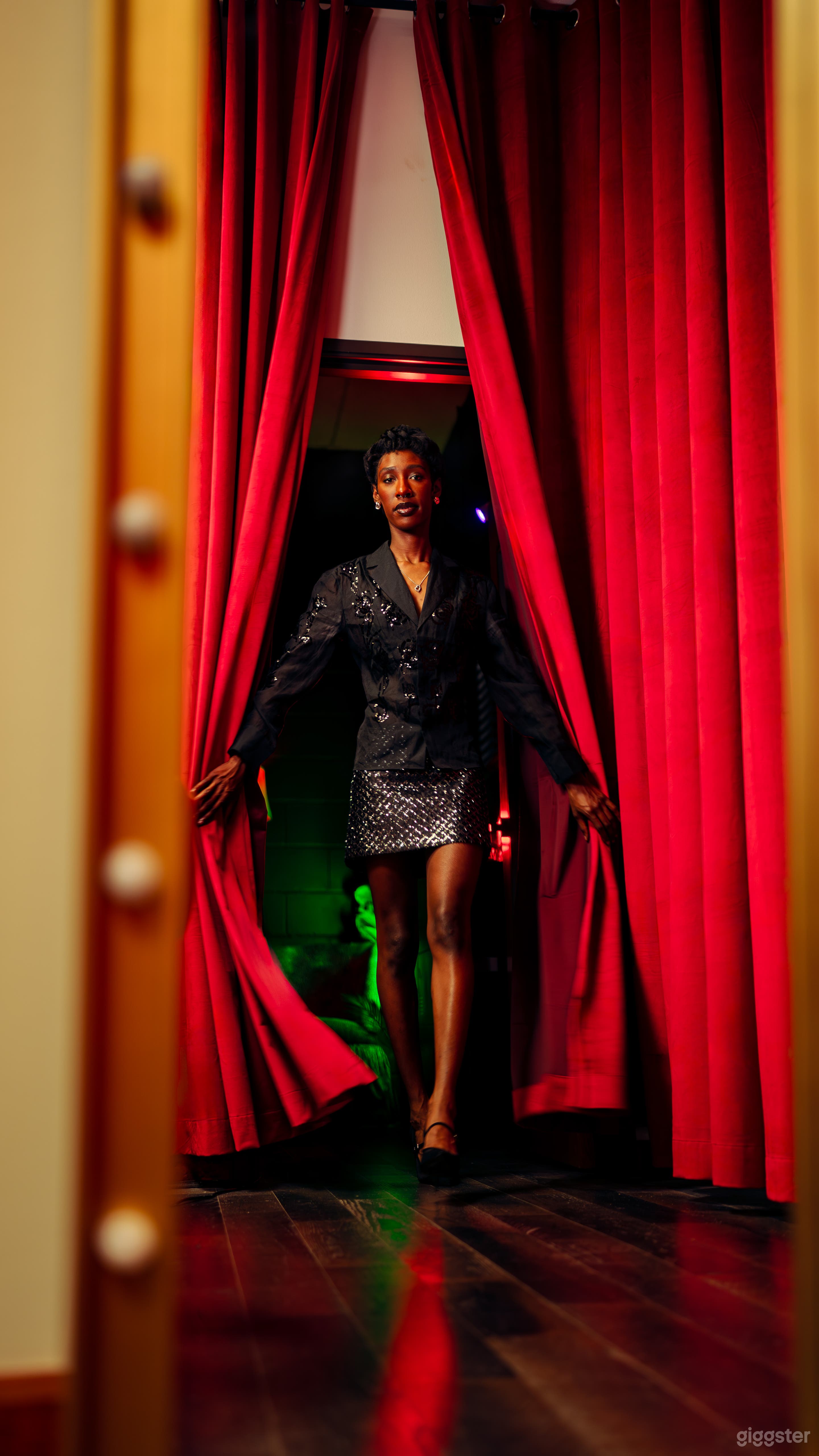 Red curtains for iconic content