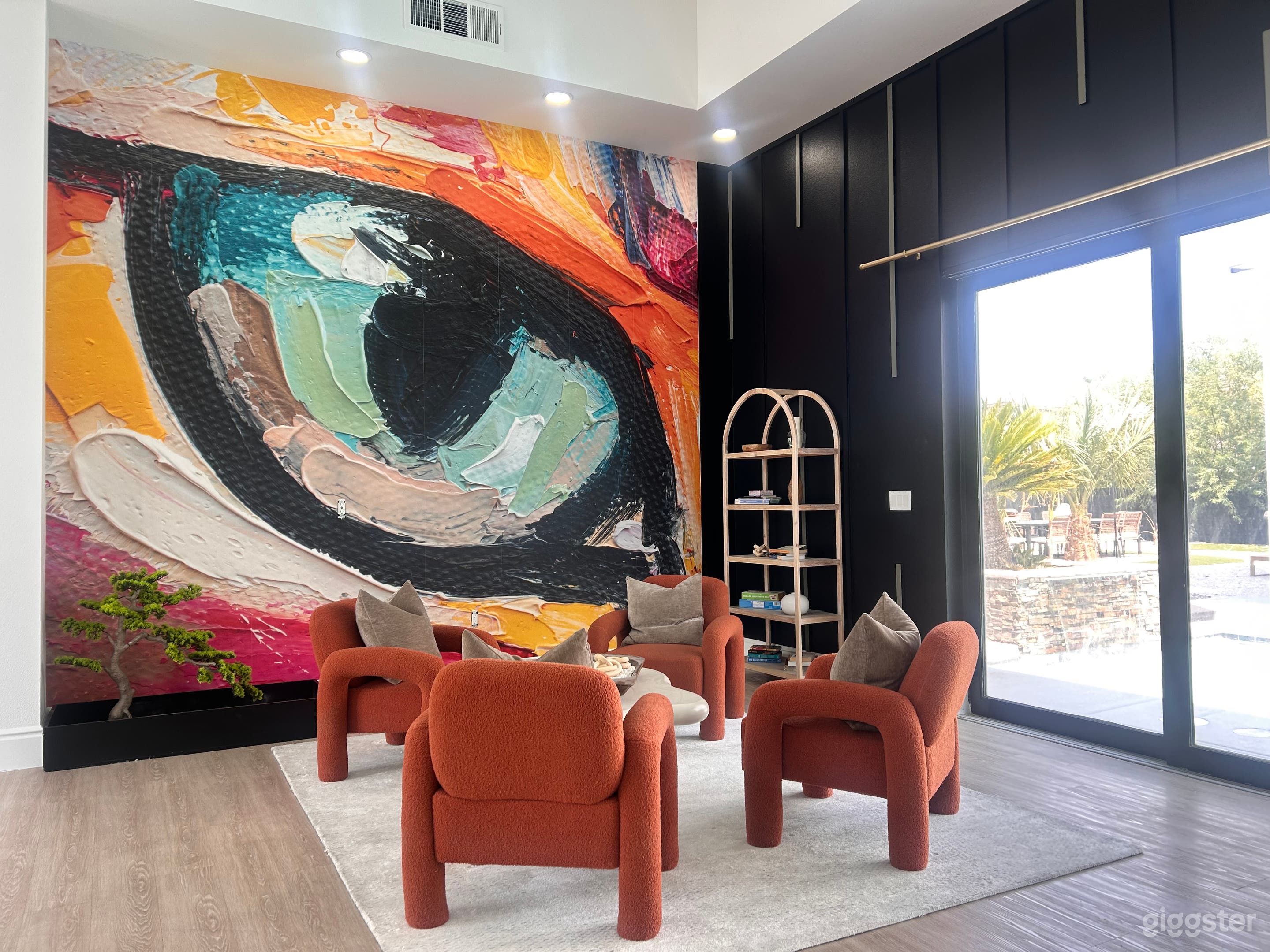 Large urban mansion with pool and backyard Photo 1