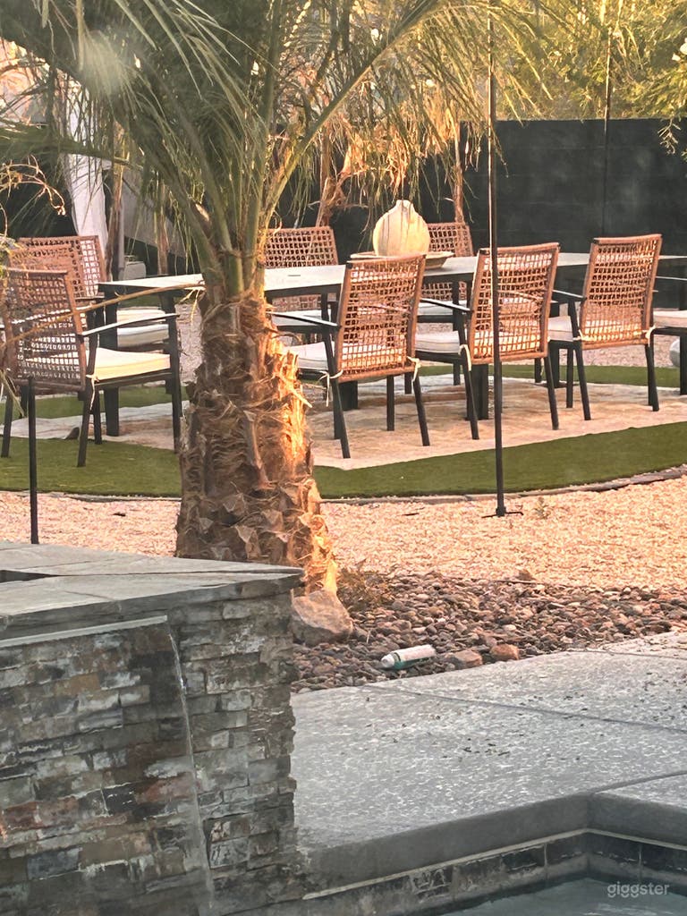  Large urban mansion with pool and backyard 