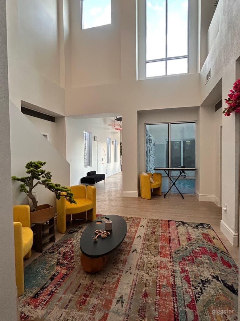  Large urban mansion with pool and backyard 