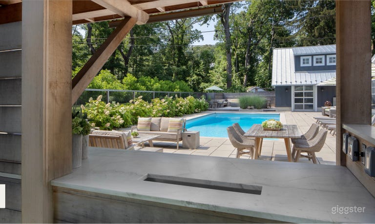  Pass thru window from turf court through to outdoor kitchen 