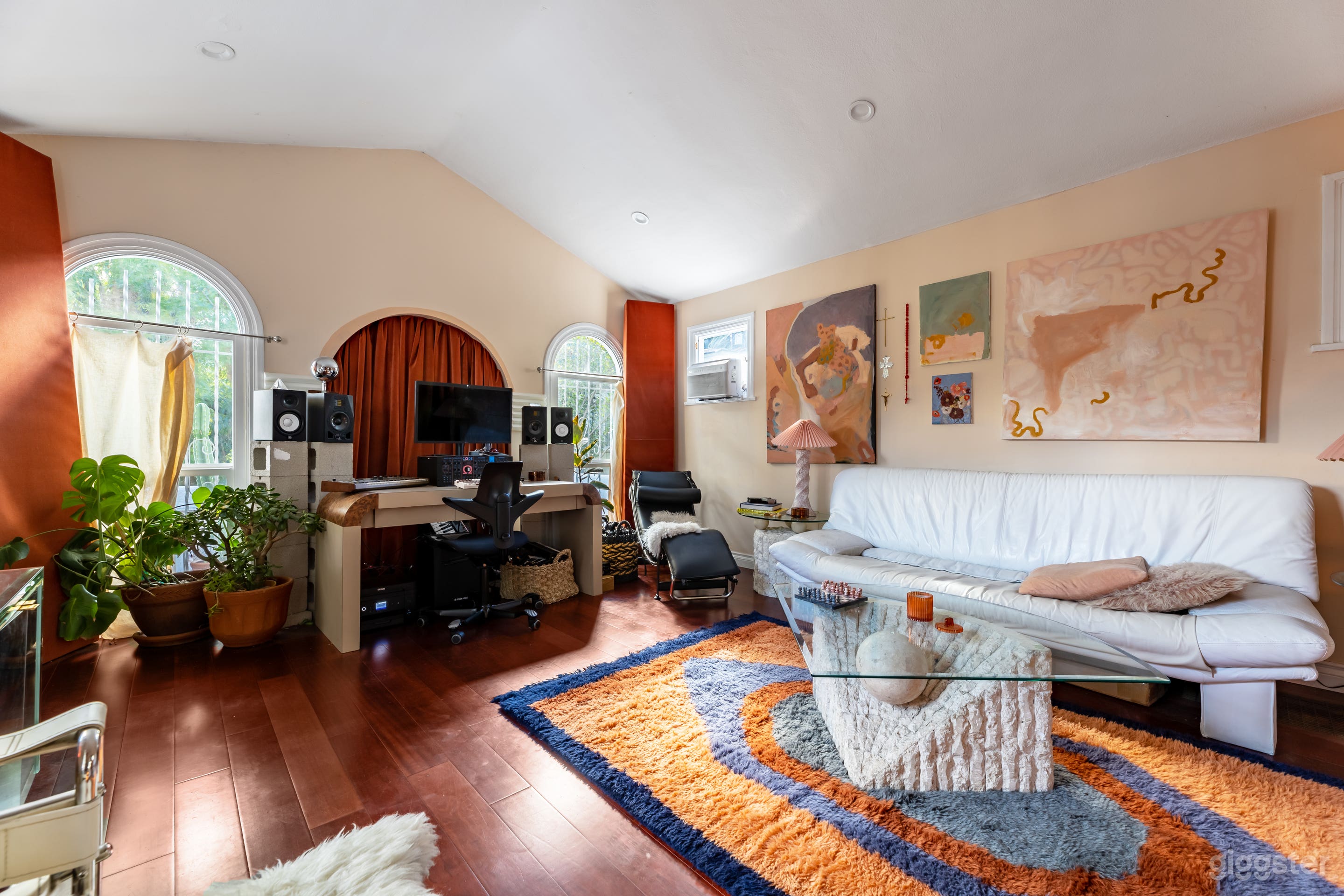 Spanish Style Home In The Hills Photo 2