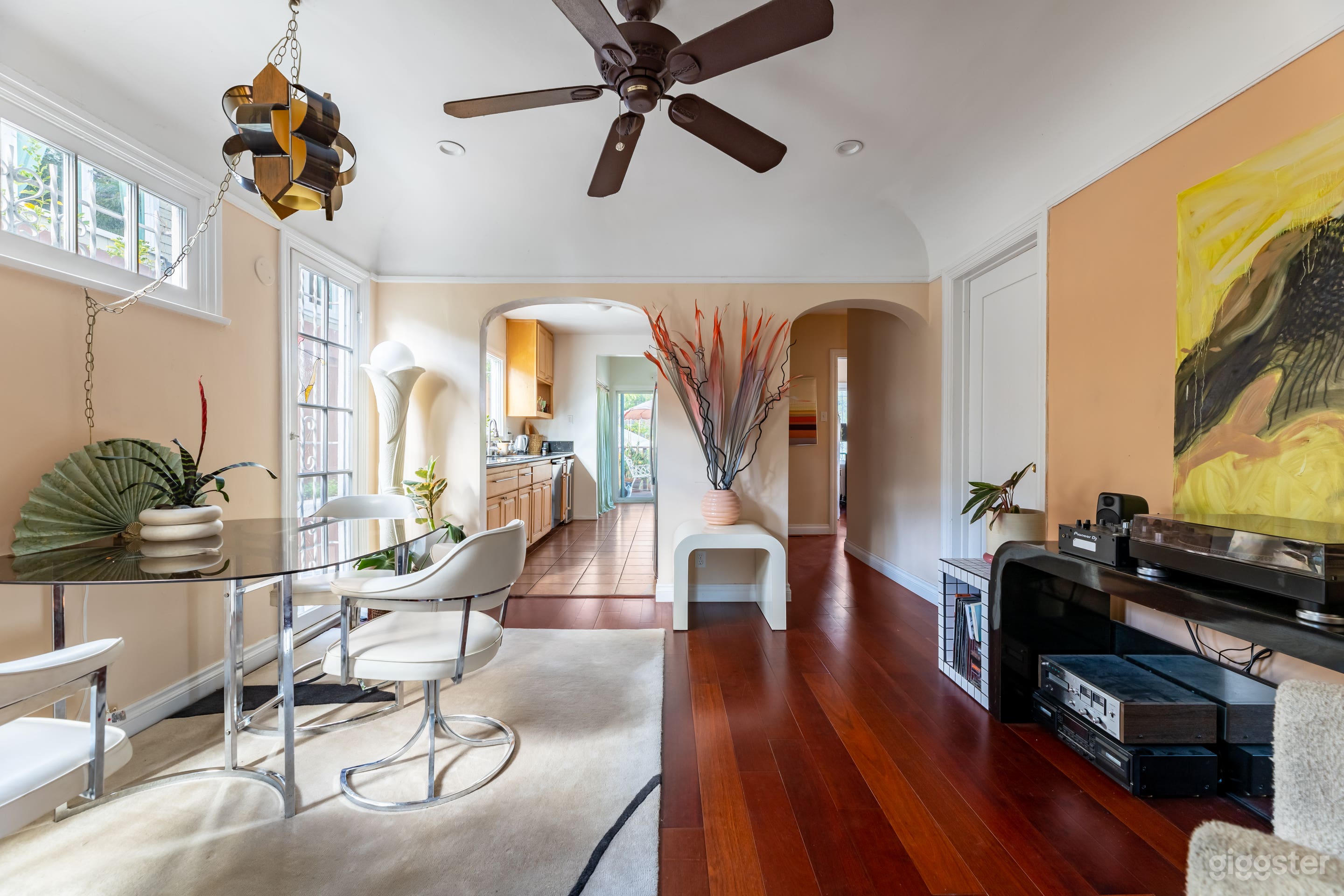 Spanish Style Home In The Hills Photo 4