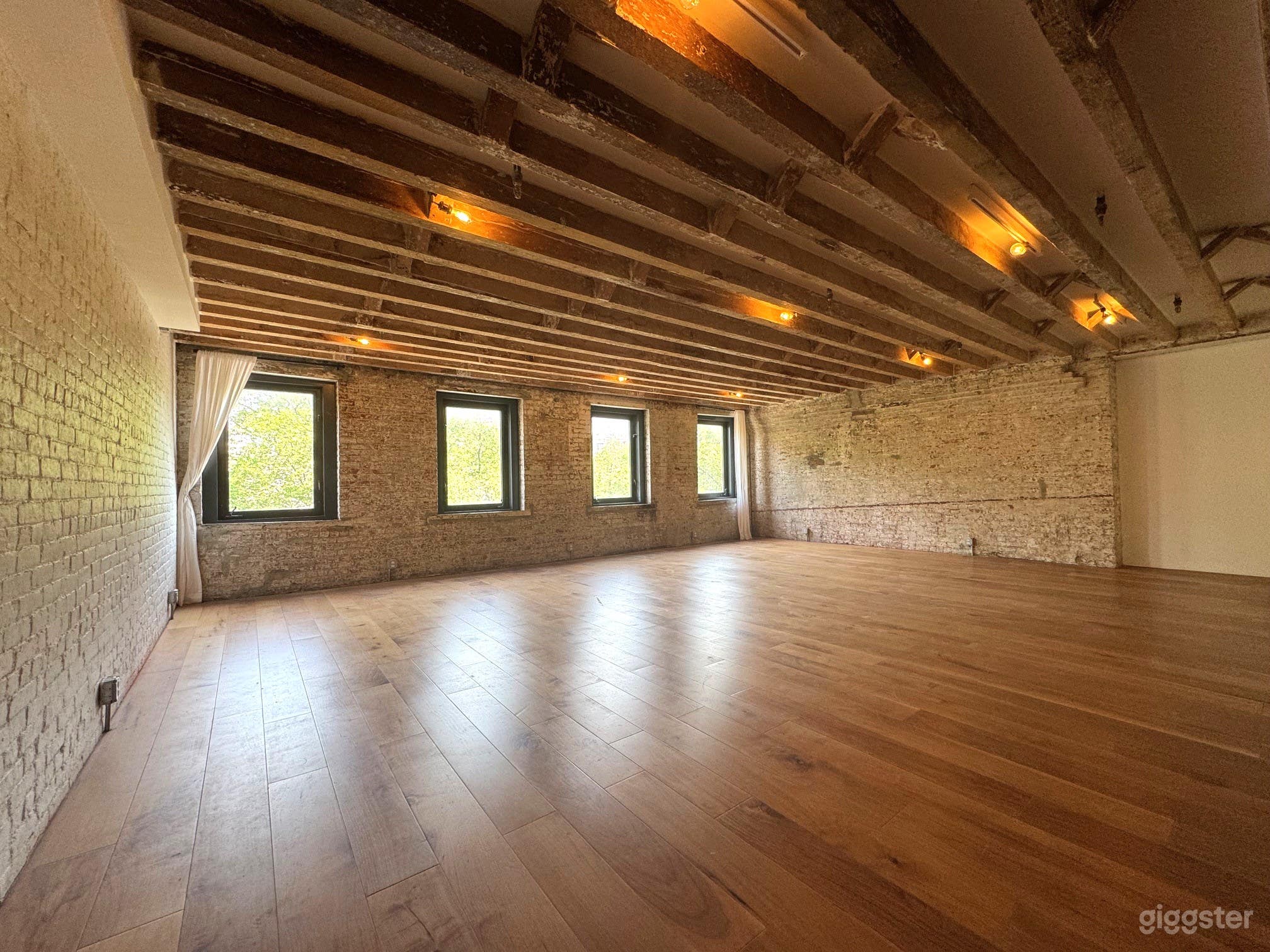 Convenient Exposed Brick Studio with Park Views Photo 4