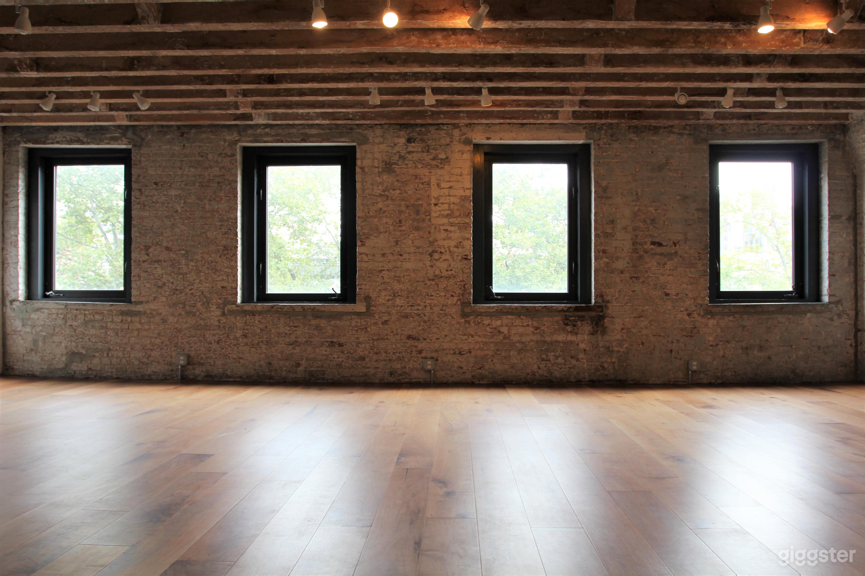 Convenient Exposed Brick Studio with Park Views Photo 2