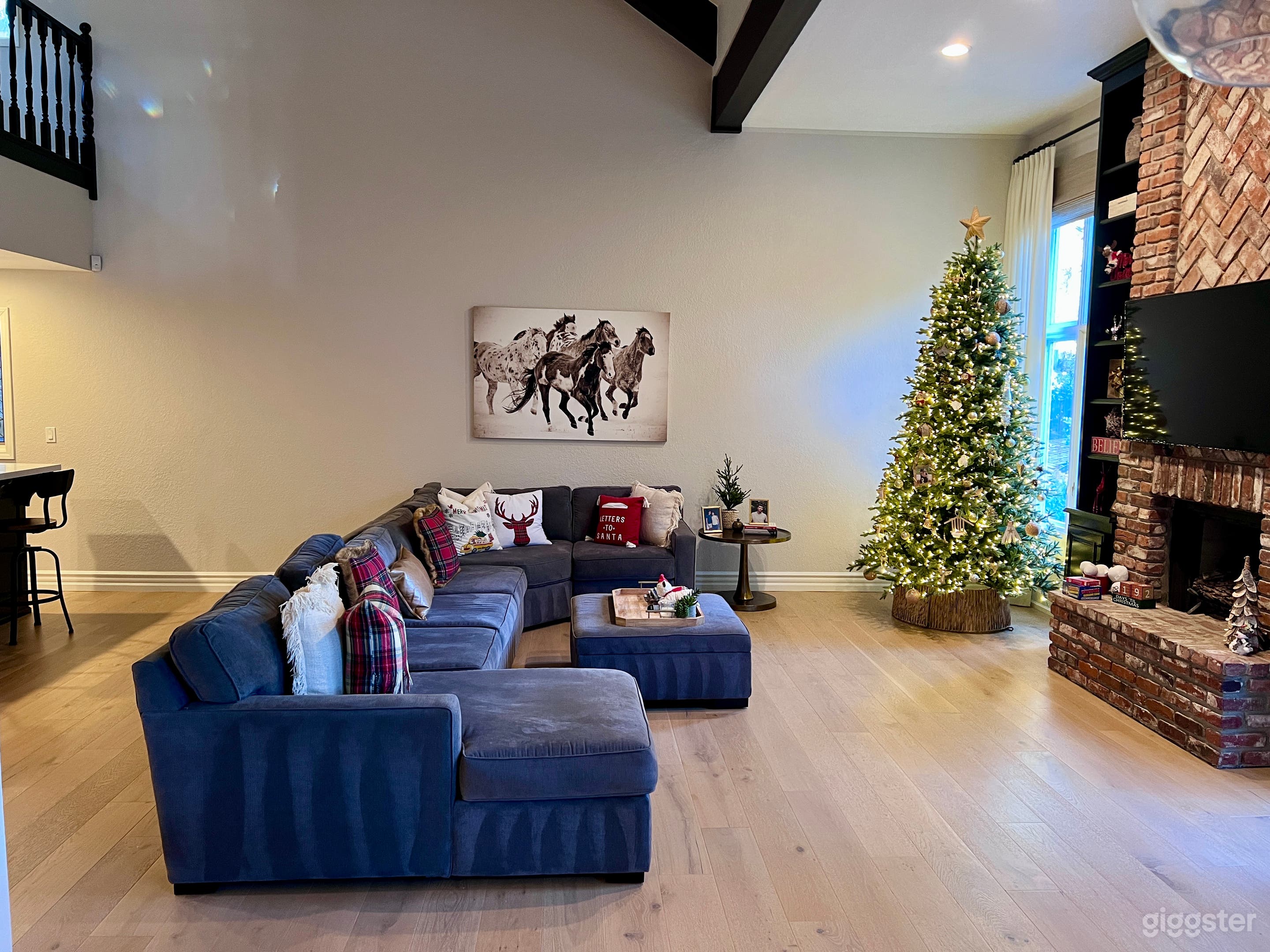 Traditional home with a lot of mature trees  Photo 1