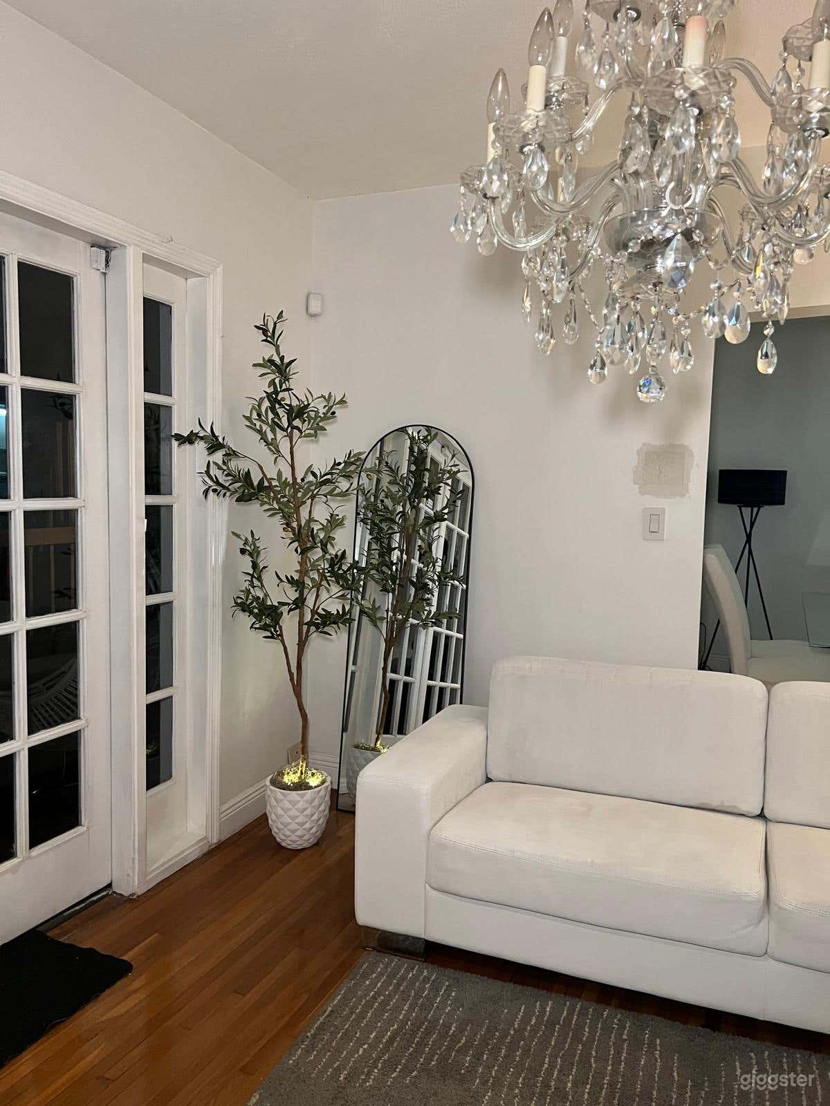 Cozy, Modern, Bright and Versatile Palm Tree House Photo 4