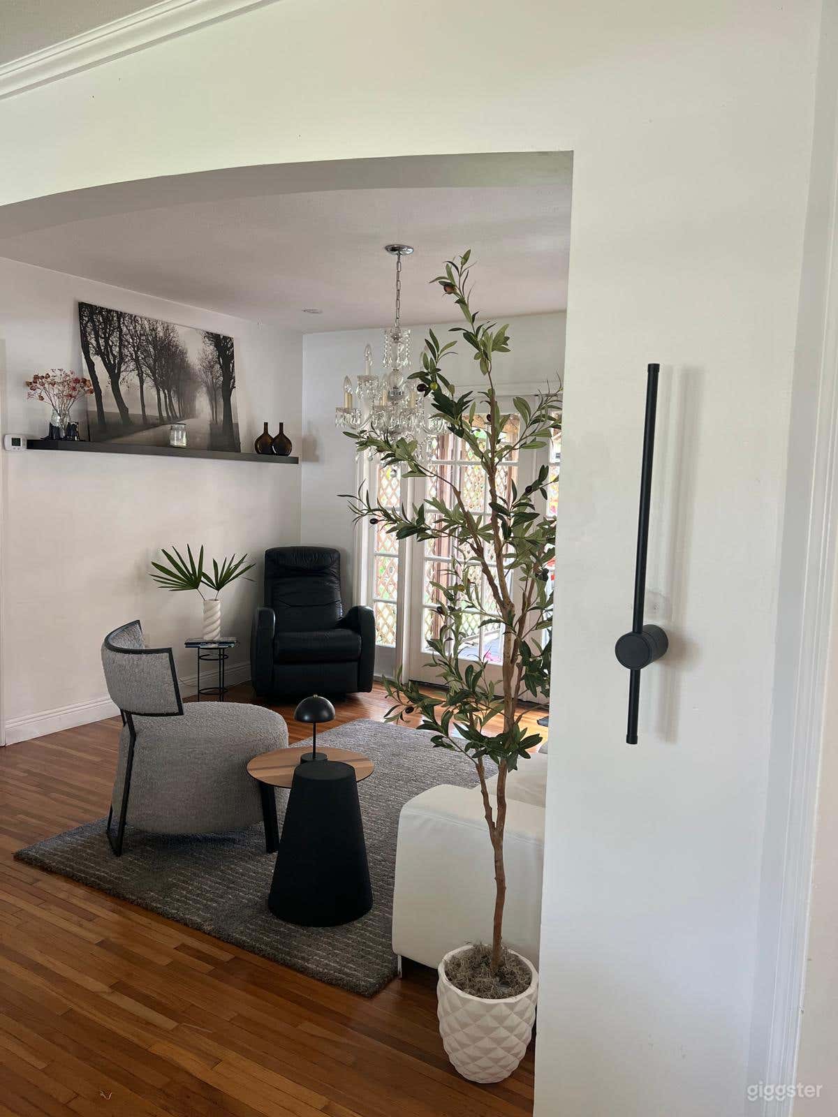 Cozy, Modern, Bright and Versatile Palm Tree House Photo 2