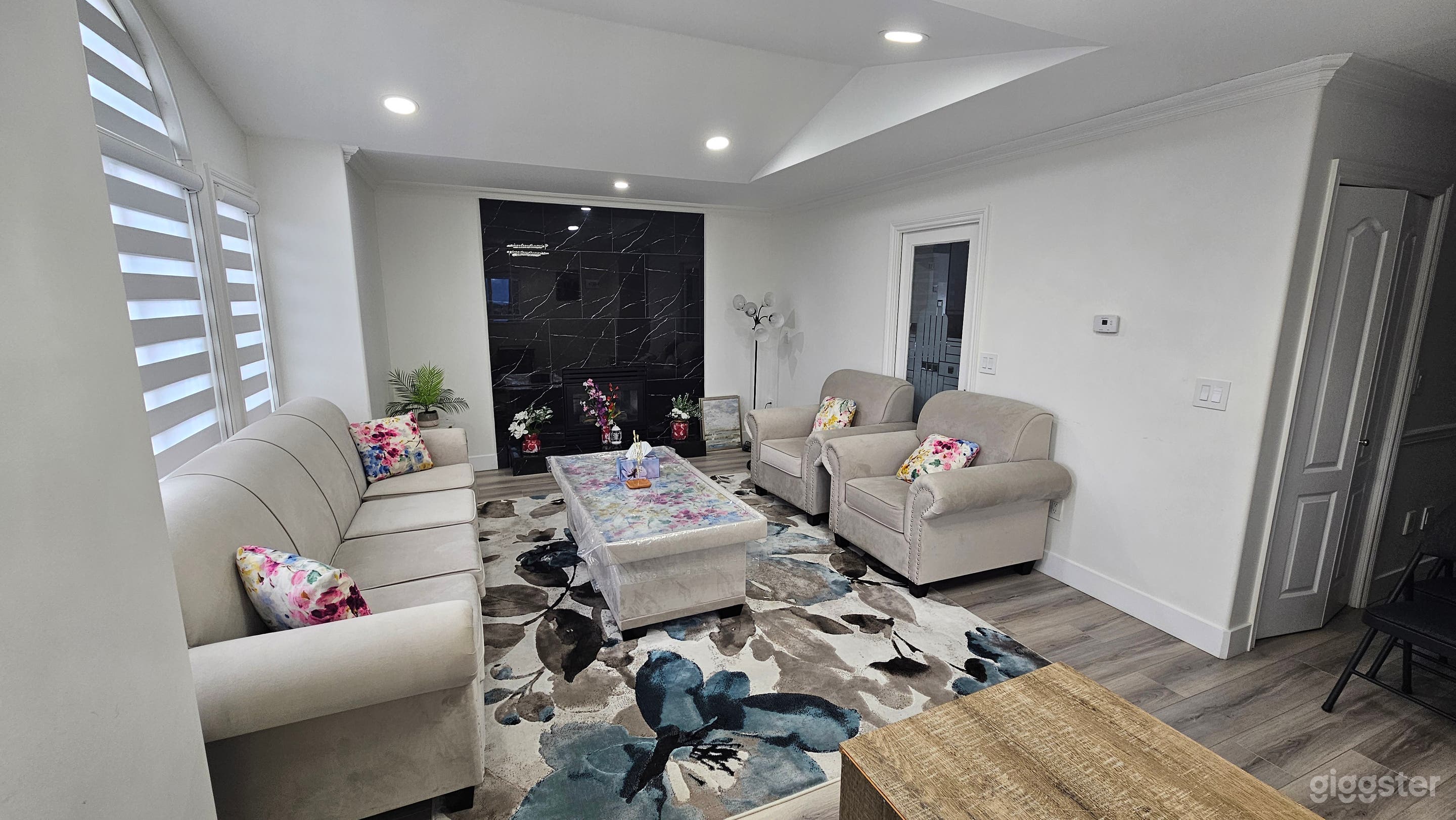 Renovated Modern House in quiet neighborhood Photo 3