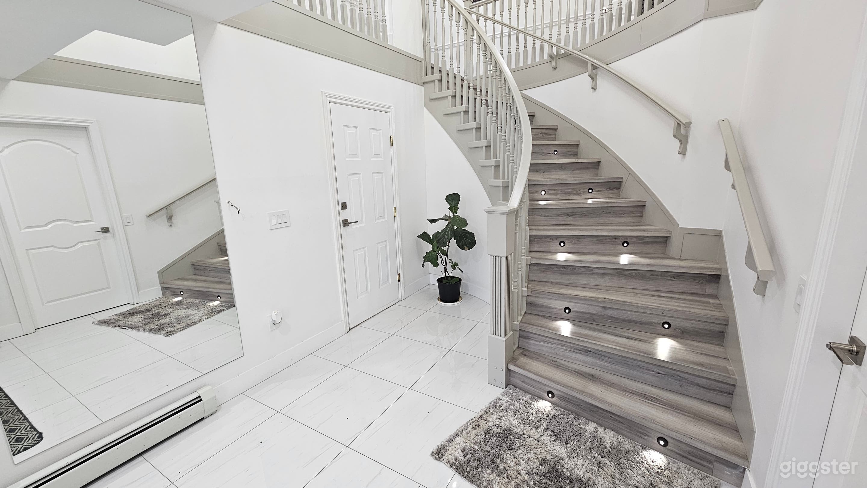 Renovated Modern House in quiet neighborhood Photo 2