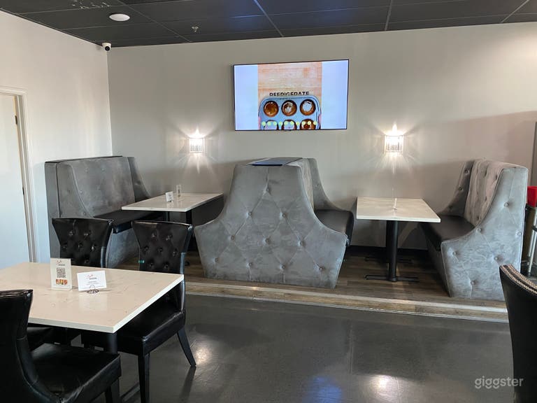  Amplios puestos para cenas privadas o ambiente de club 
