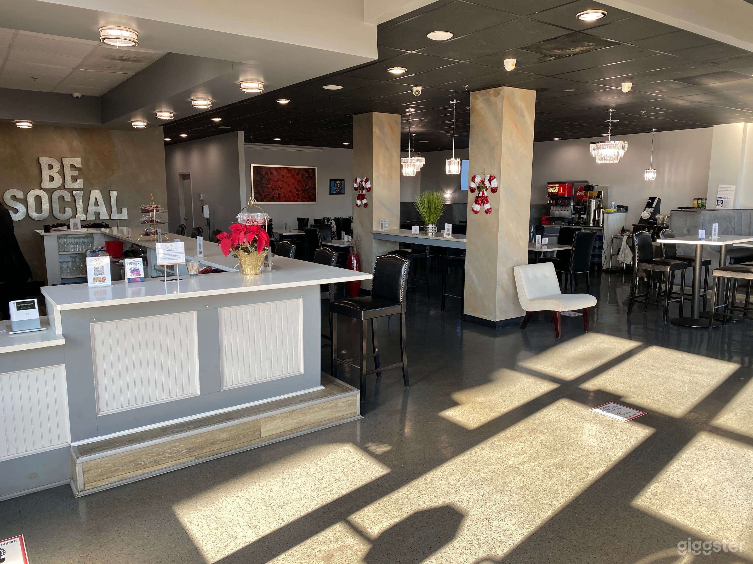 Spacious floor plan for meetings or dinners