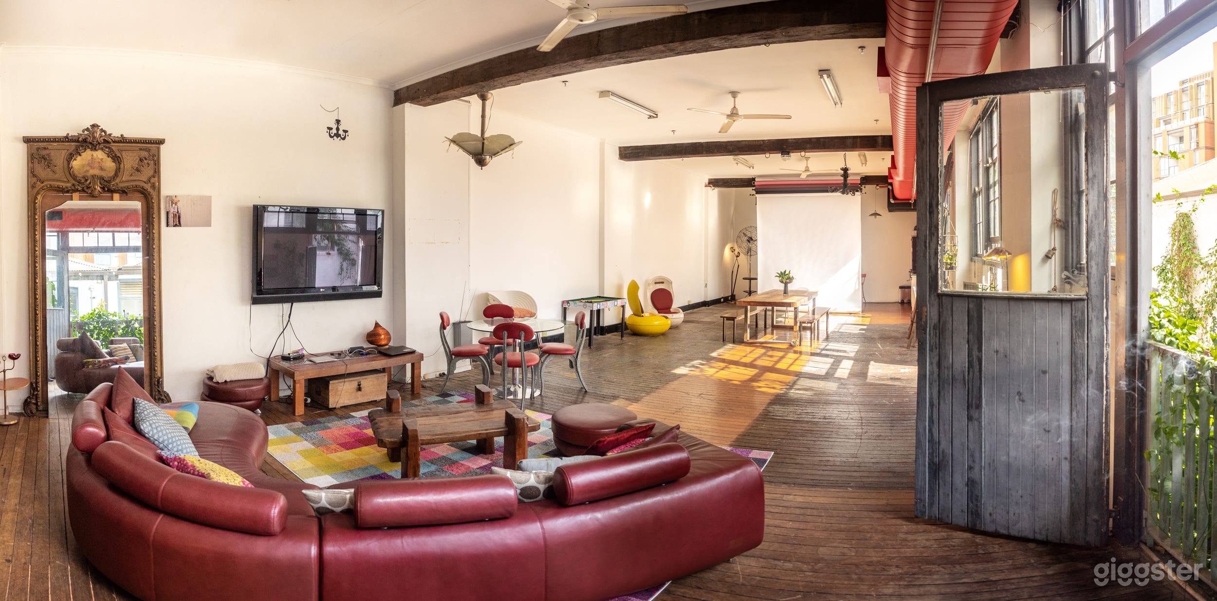 New York-style loft warehouse with white walls and rough timber floors

Two sets of barn doors for natural airflow

130 square metre’s of space with plenty of natural light

Beautiful tables that lock together in different layouts for corporate meetings