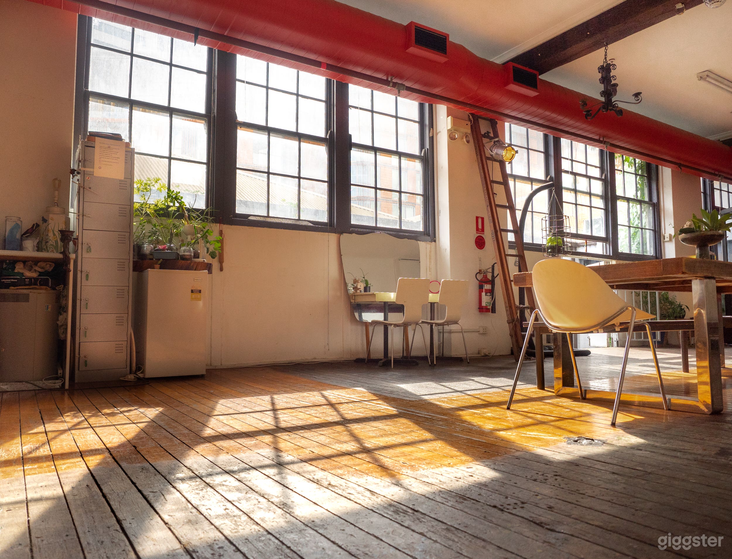 New York-style loft warehouse with white walls and rough timber floors

Two sets of barn doors for natural airflow

130 square metre’s of space with plenty of natural light

Beautiful tables that lock together in different layouts for corporate meetings