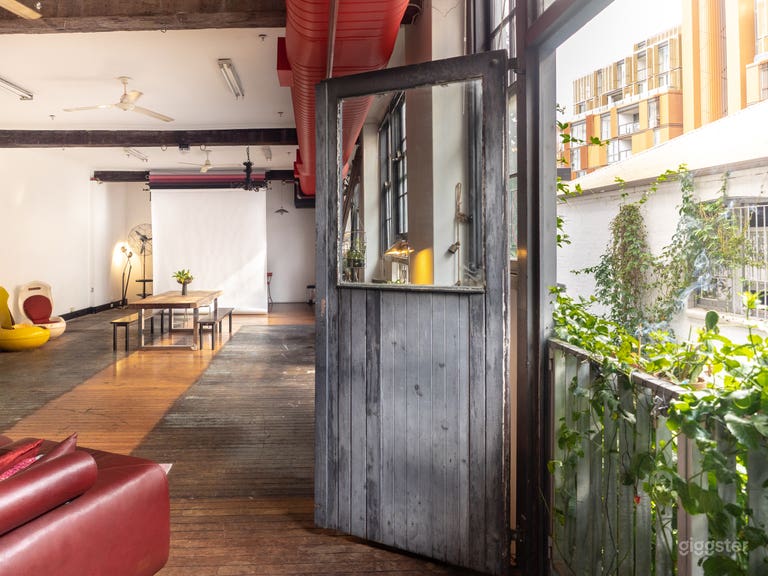  New York-style loft warehouse with white walls and rough timber floors

Two sets of barn doors for natural airflow

130 square metre’s of space with plenty of natural light

Beautiful tables that lock together in different layouts for corporate meetings 