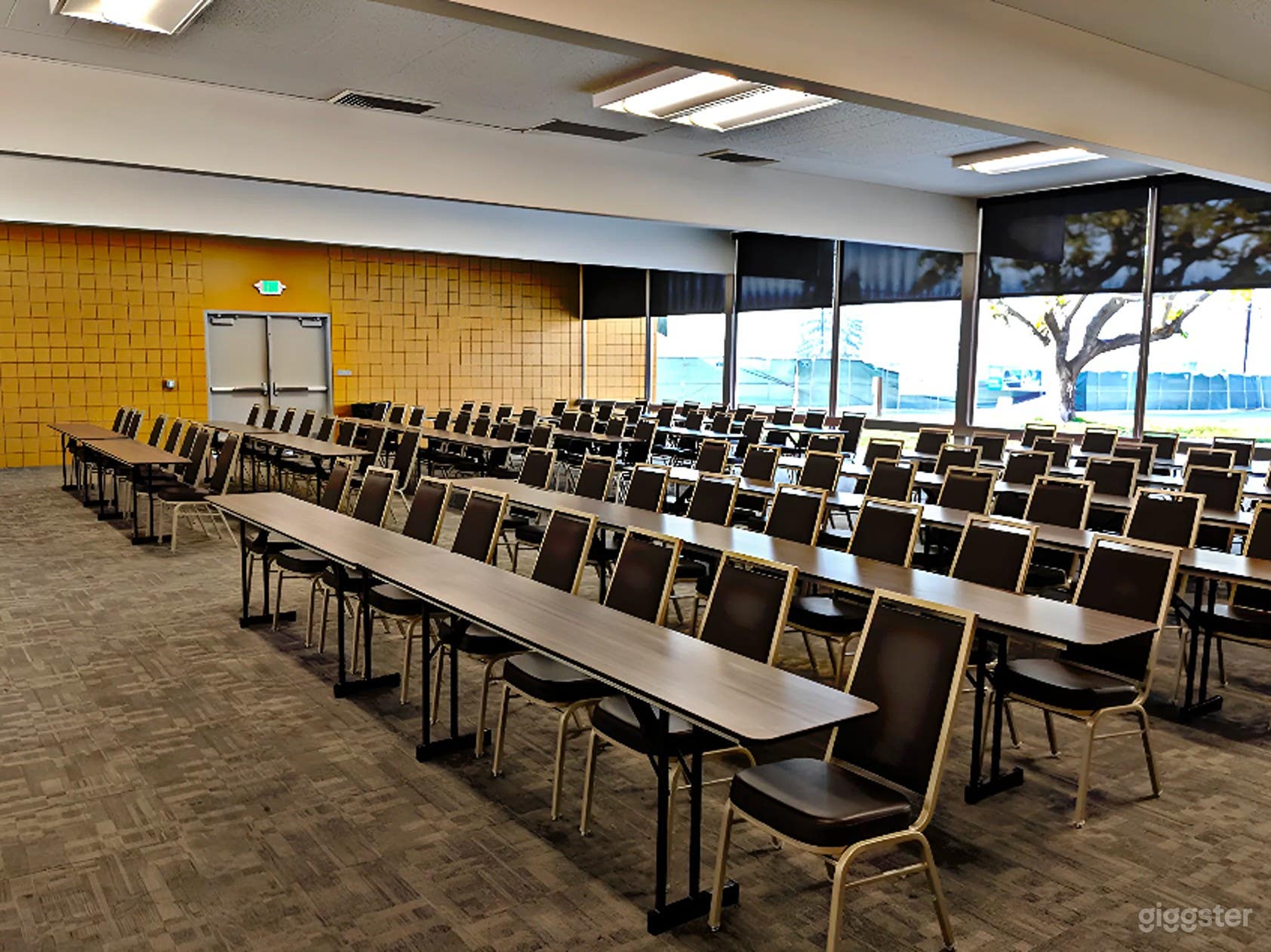 Elegant 2,035 Space Photo 3