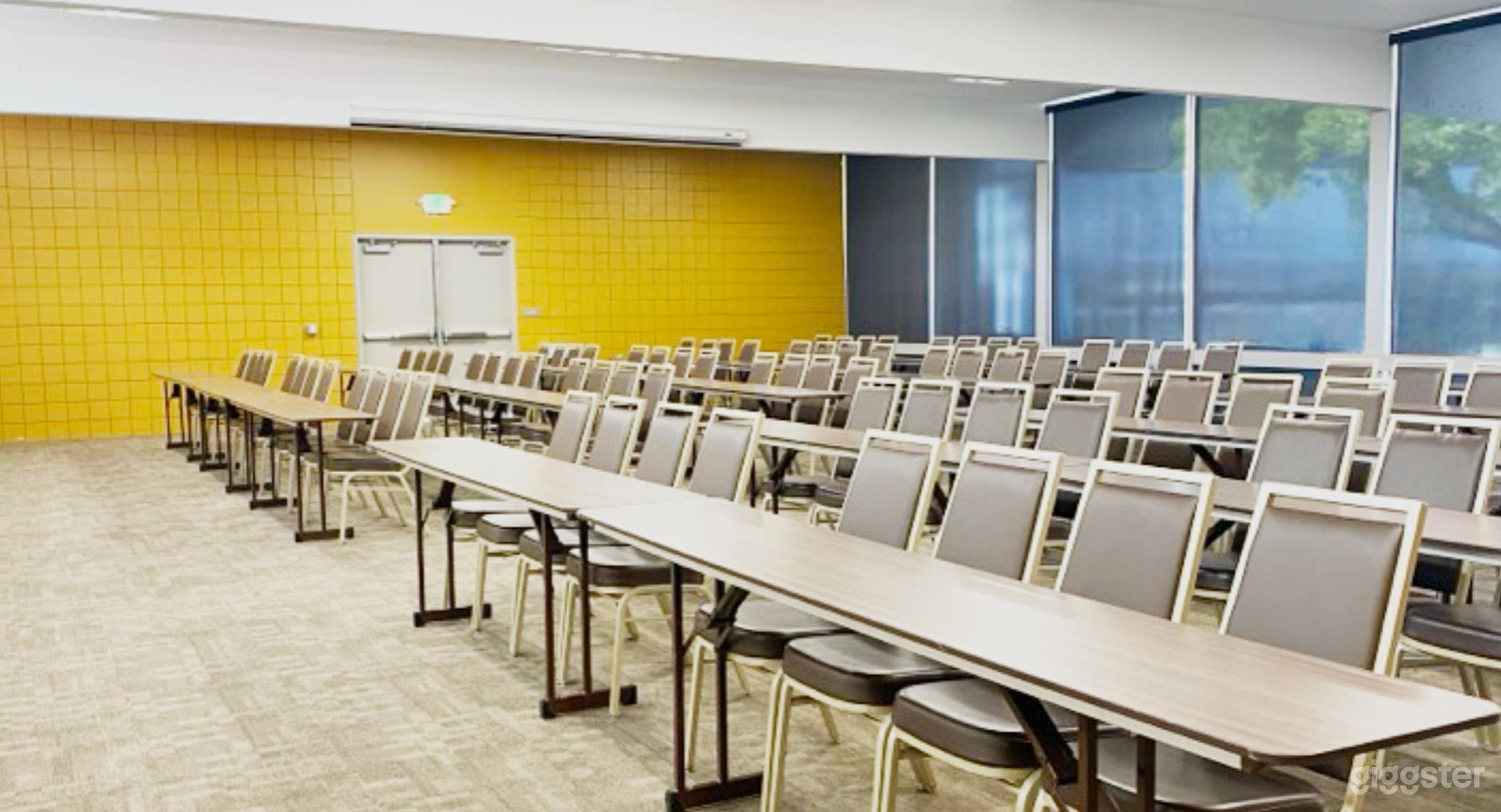 Elegant 2,035 Space Photo 2