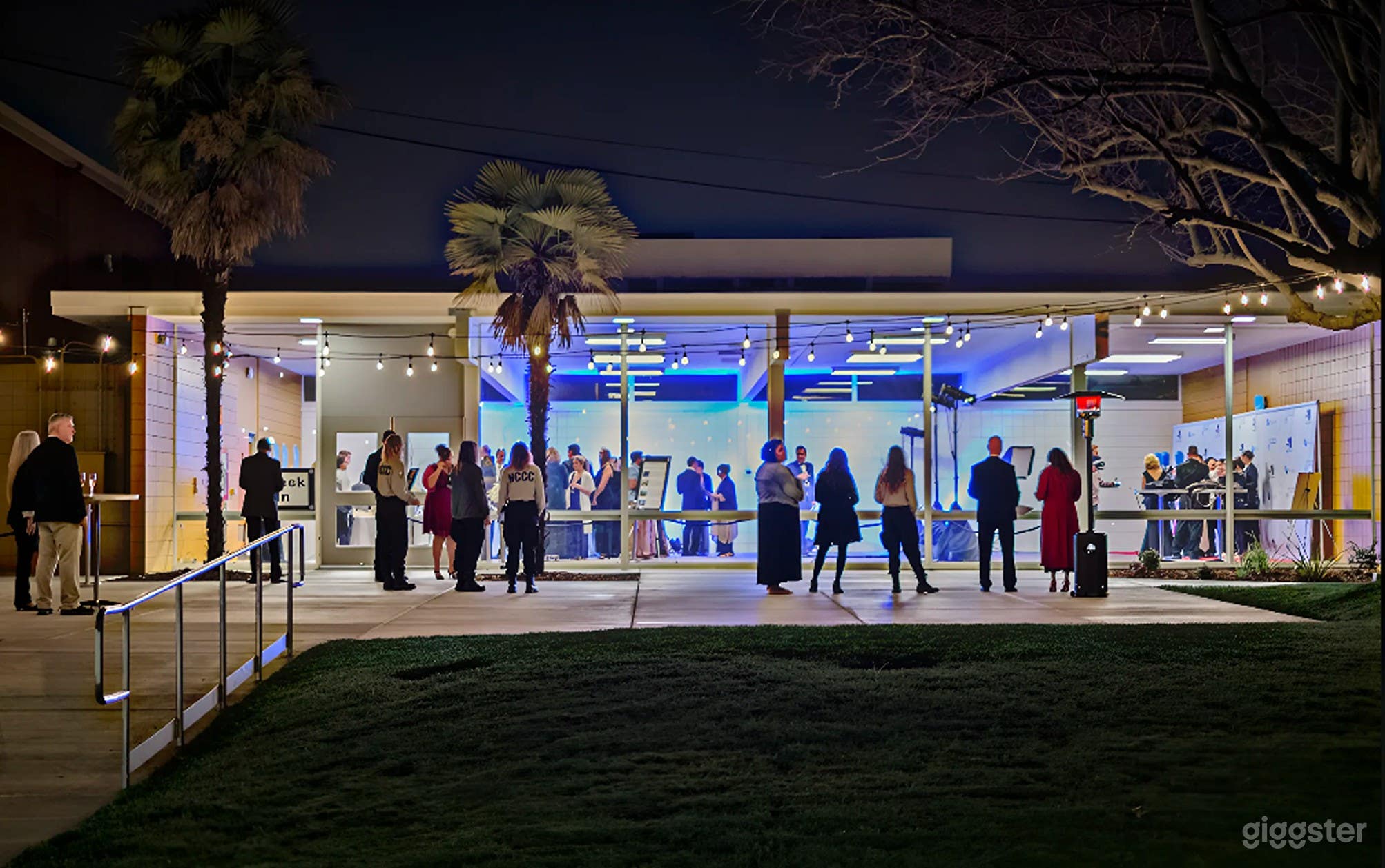 Elegant 2,035 Space Photo 4