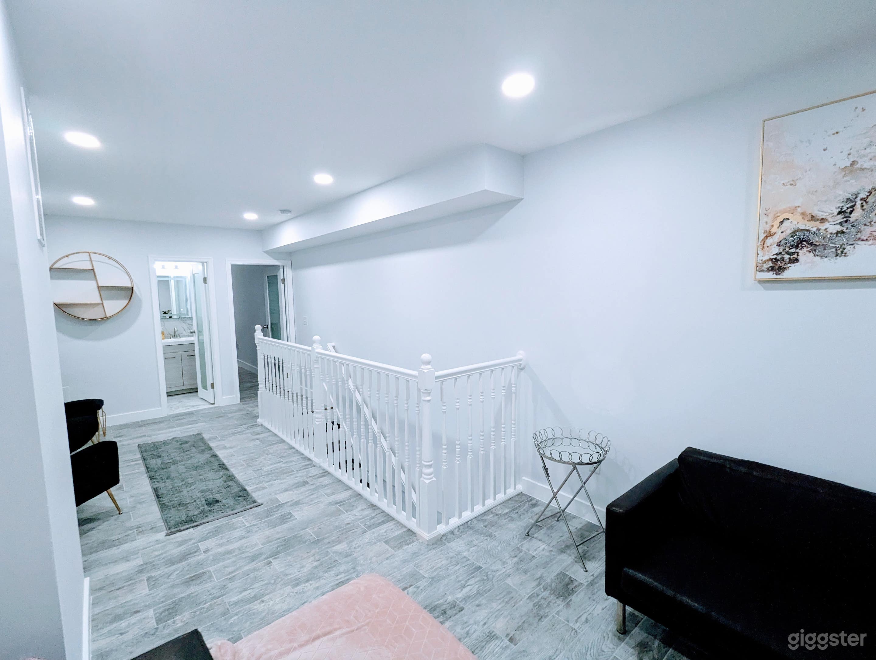 Exquisite 3 Bedroom Apt with a Luxurious balcony  Photo 3