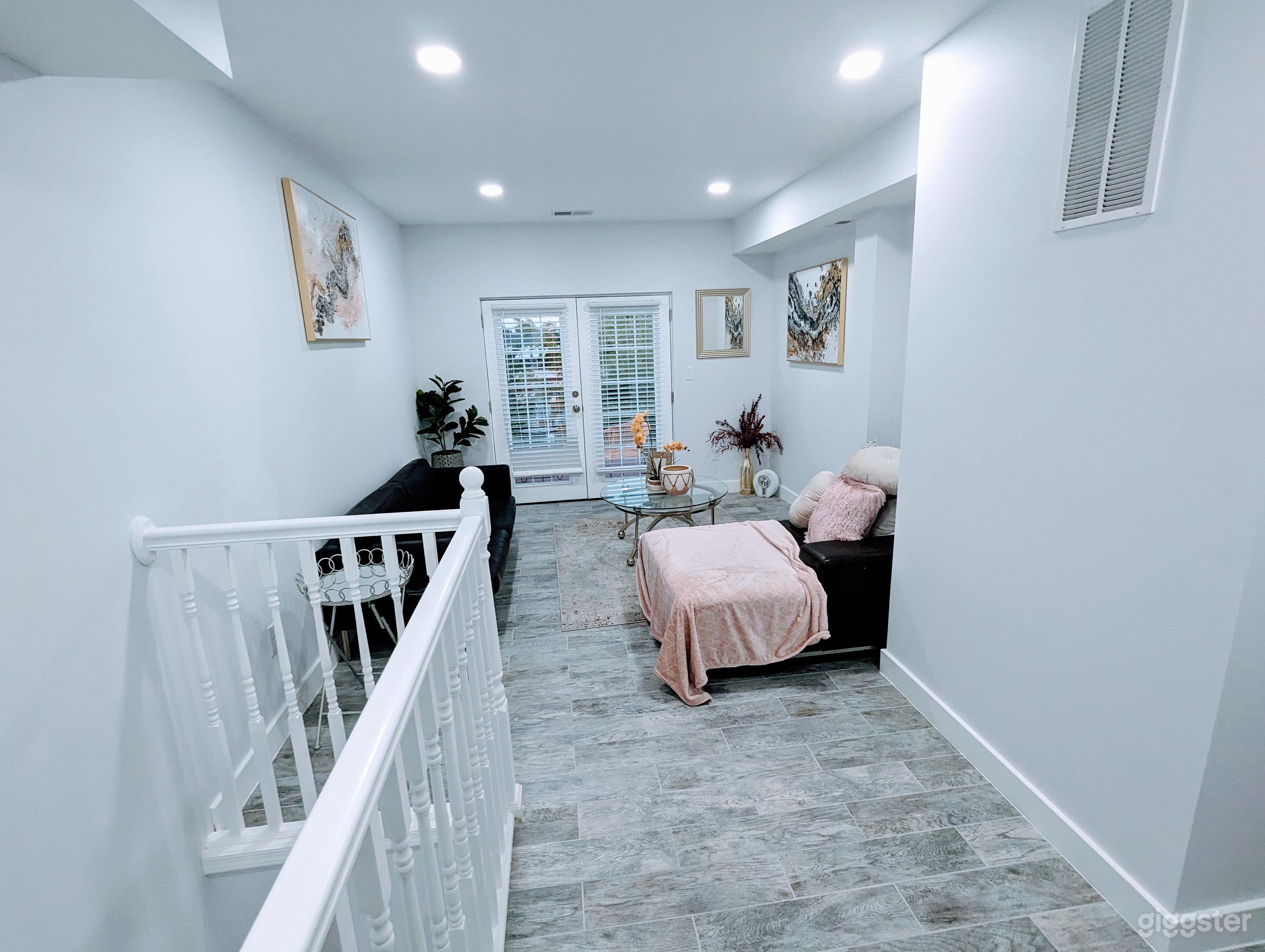 Exquisite 3 Bedroom Apt with a Luxurious balcony  Photo 1