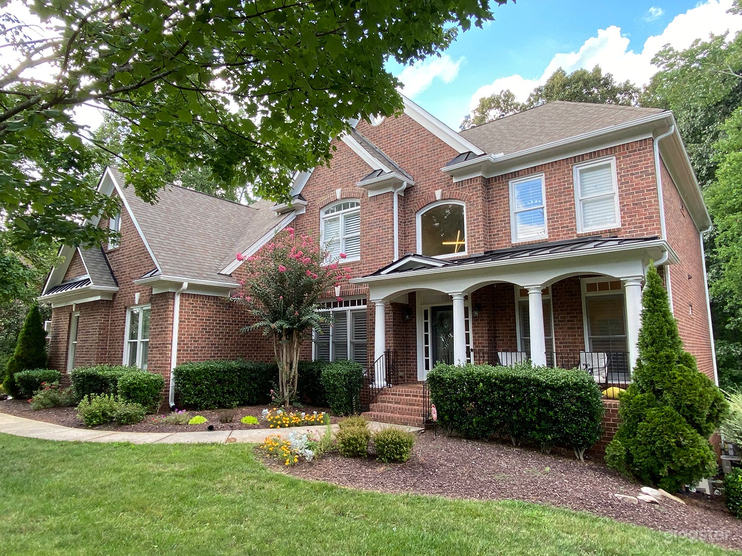 Large suburban brick home Photo 2
