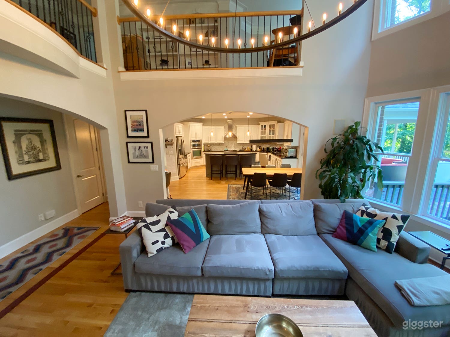 Large suburban brick home Photo 4