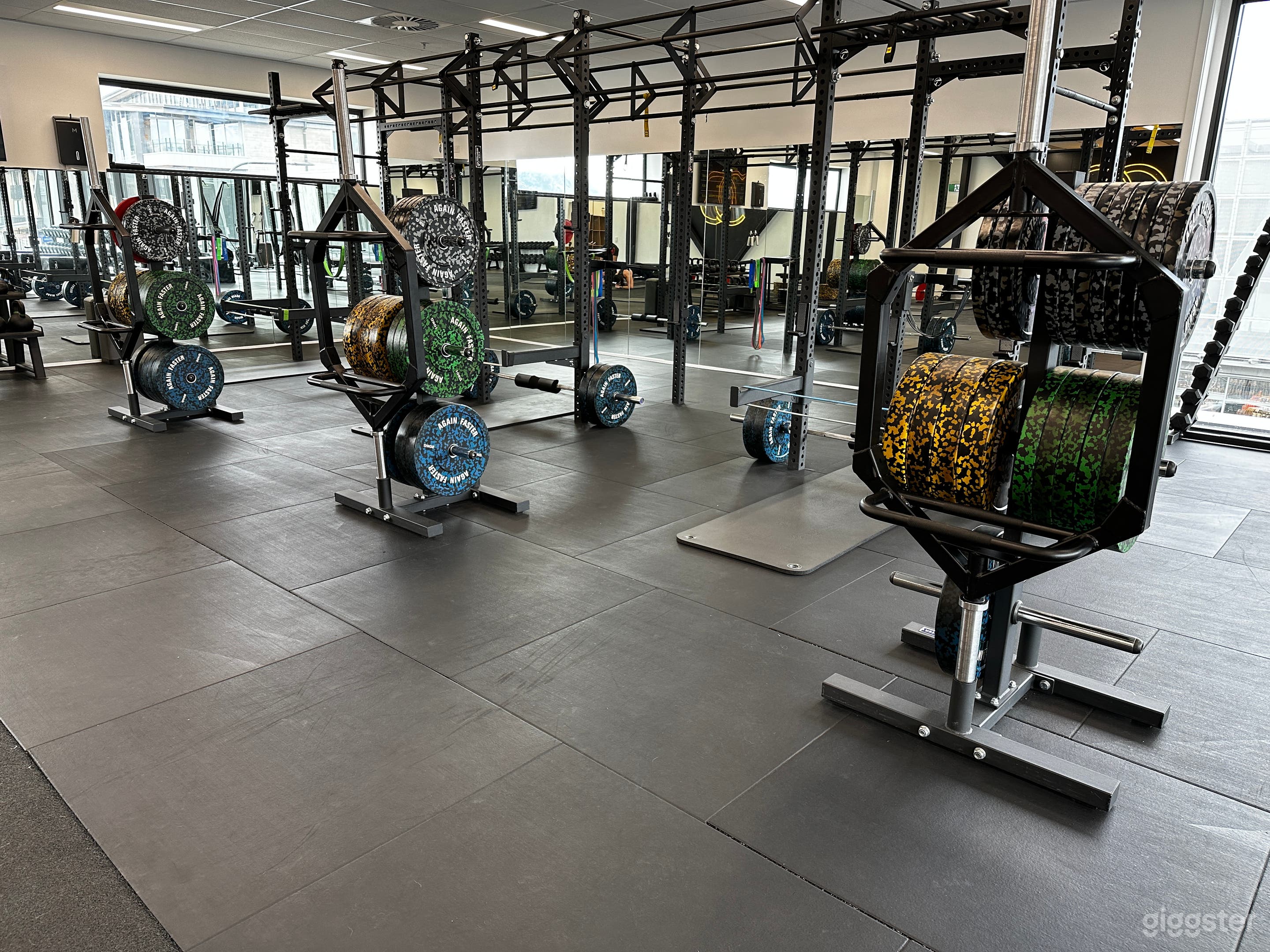 Full Gym and Health Club in Queenstown Central  Photo 2