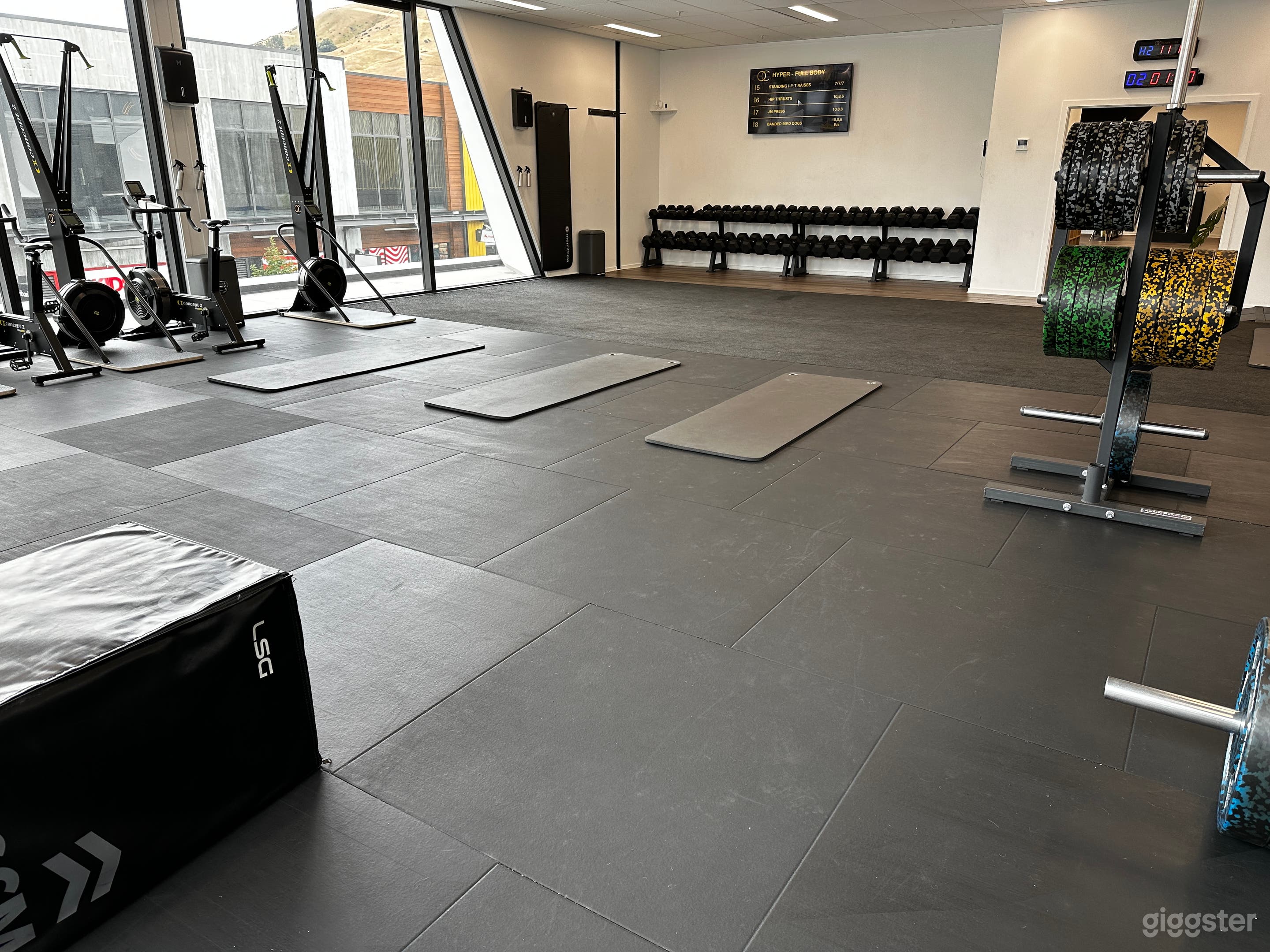 Full Gym and Health Club in Queenstown Central  Photo 3