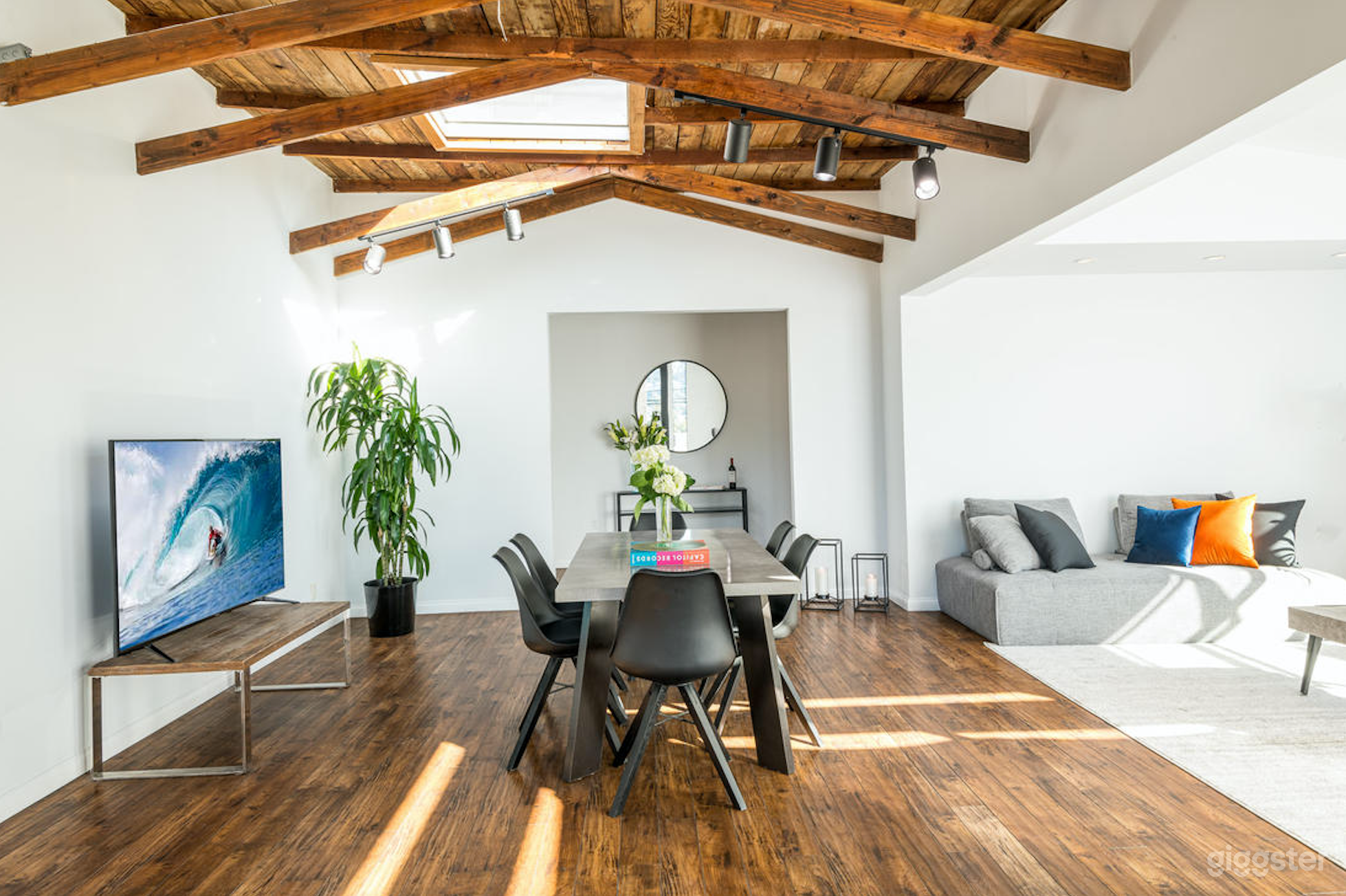 New York loft style meets Los Angeles view Photo 1