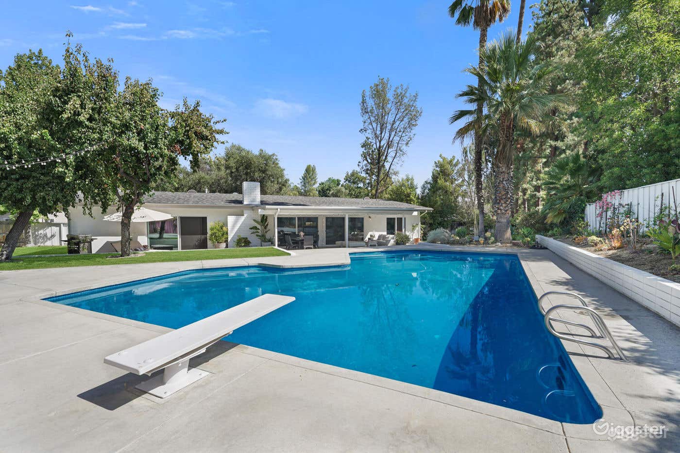 Swimming Pool Area in a Mid-Century Ranch: Your Creative Production Oasis Photo 1