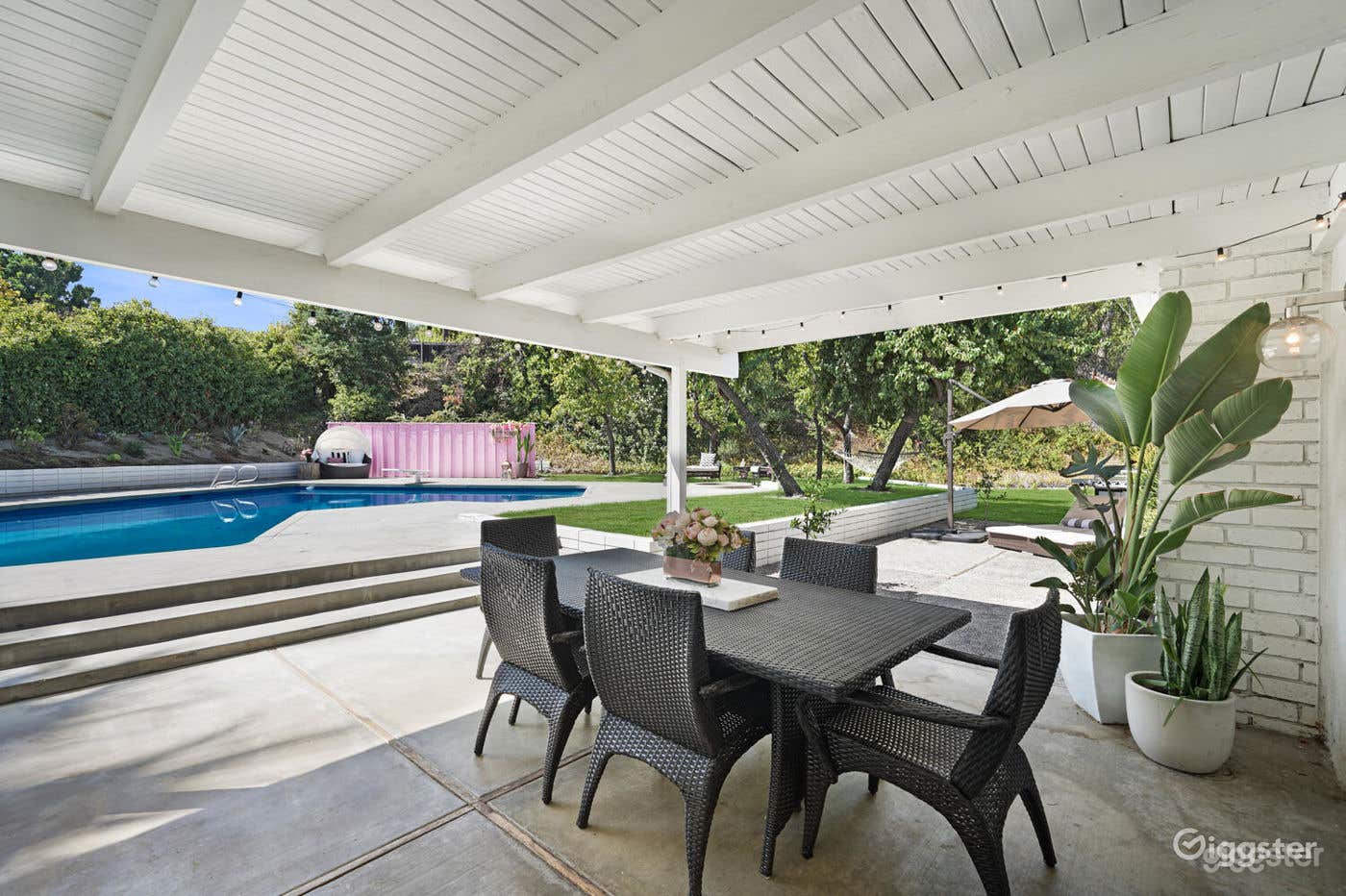 Swimming Pool Area in a Mid-Century Ranch: Your Creative Production Oasis Photo 4