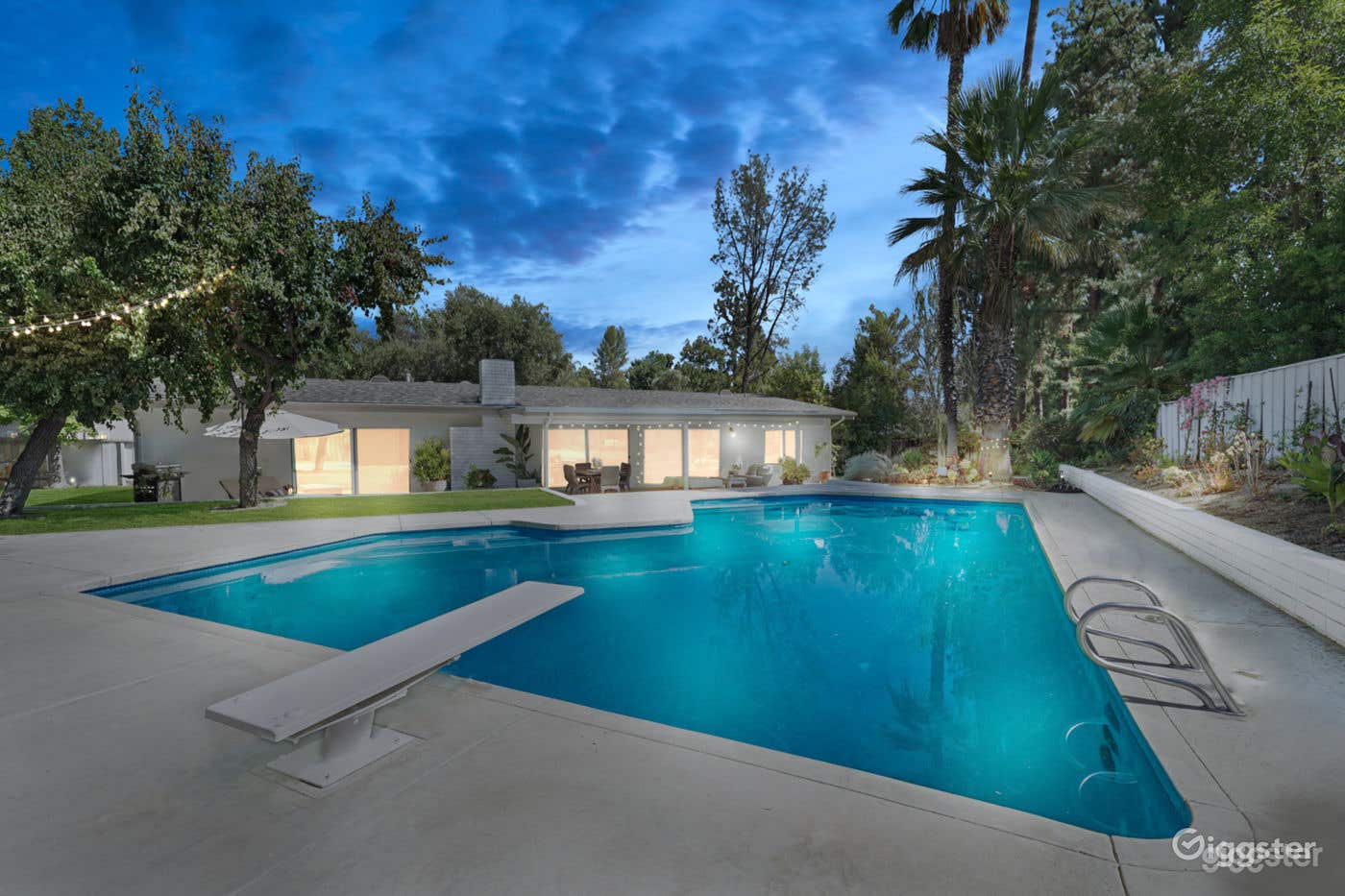 Swimming Pool Area in a Mid-Century Ranch: Your Creative Production Oasis Photo 2