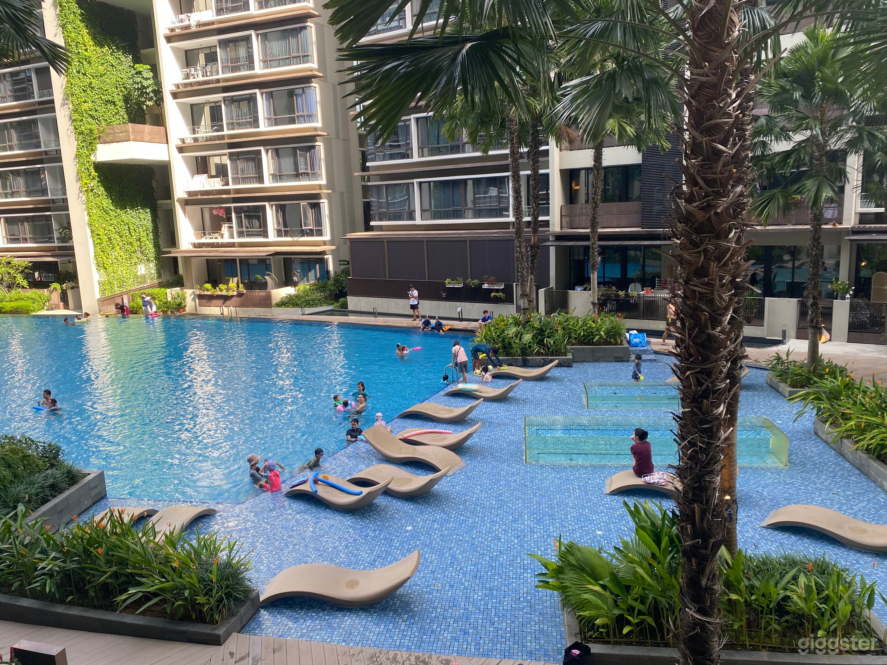 Rent-New Spacious Condominium Photo 4