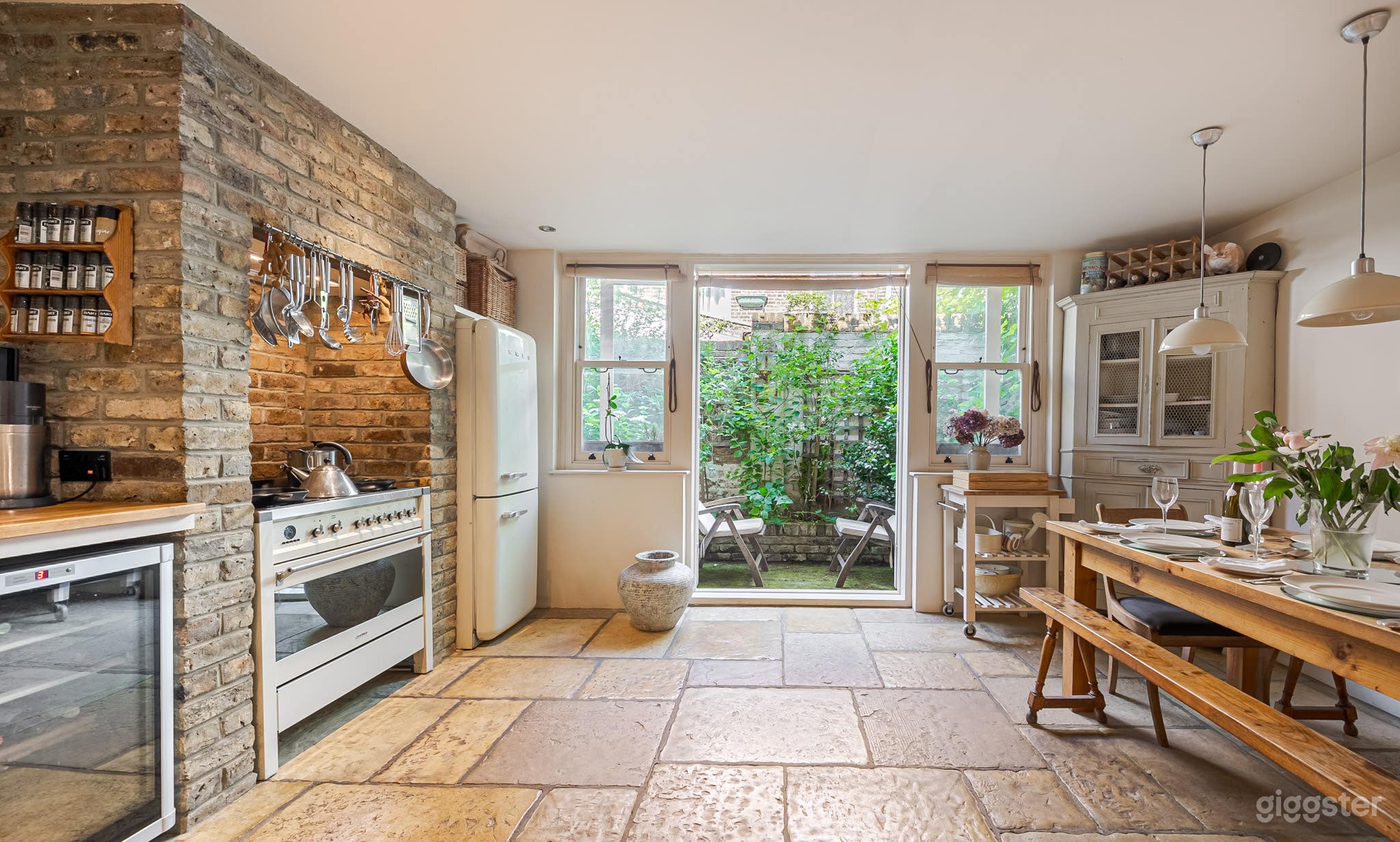 Tennyson House  Photo 1