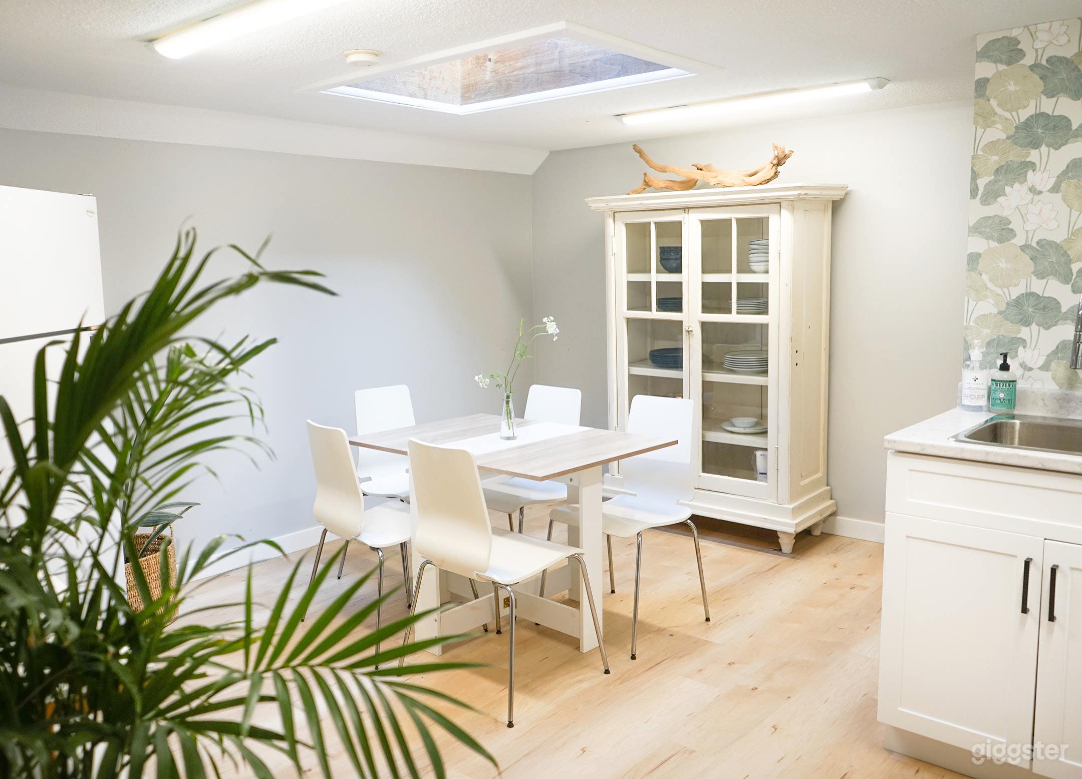 Bright &amp; Dreamy Design Studio Photo 4