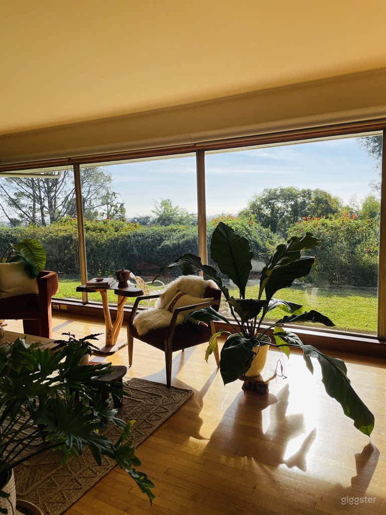  sitting room with ample natural light 