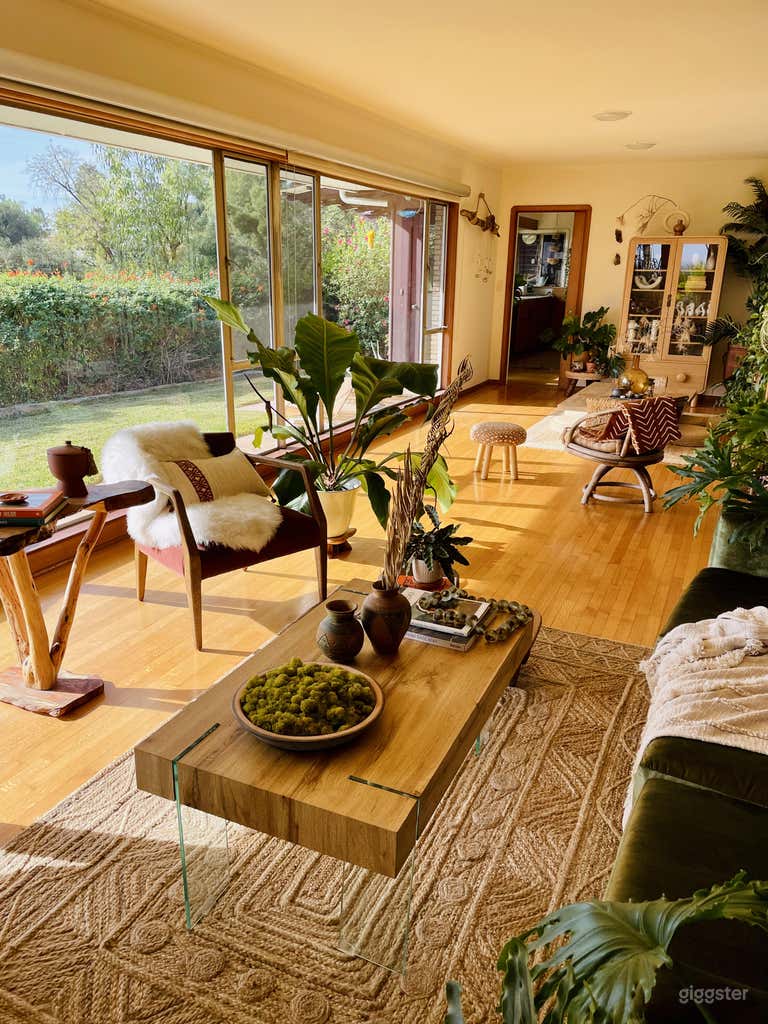  sitting room with ample natural light 