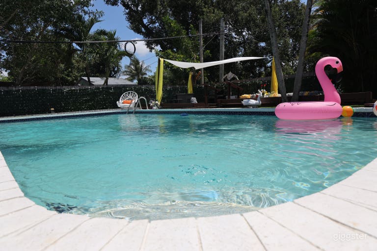  Private Outdoor Swimming Pool Rental  