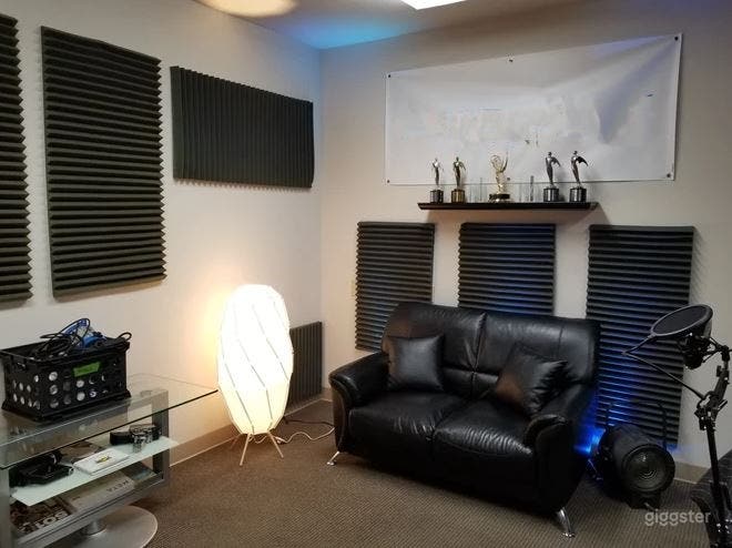 Podcasting and Photography Studio in Lakewood  Photo 4