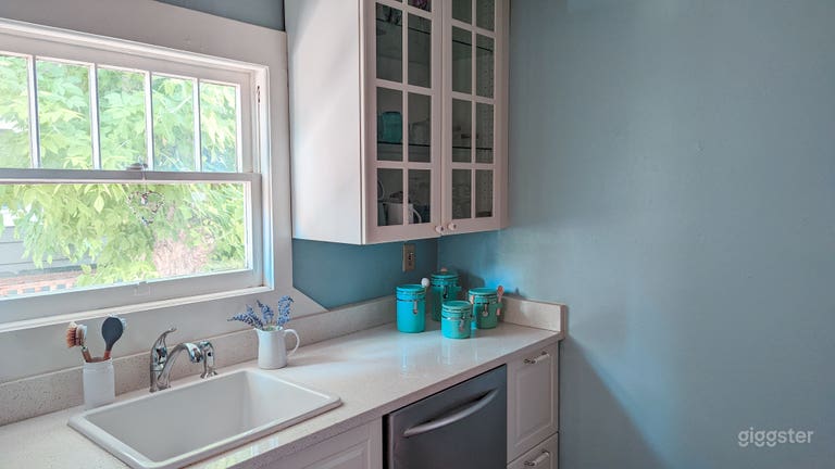  Great light coming into the kitchen  