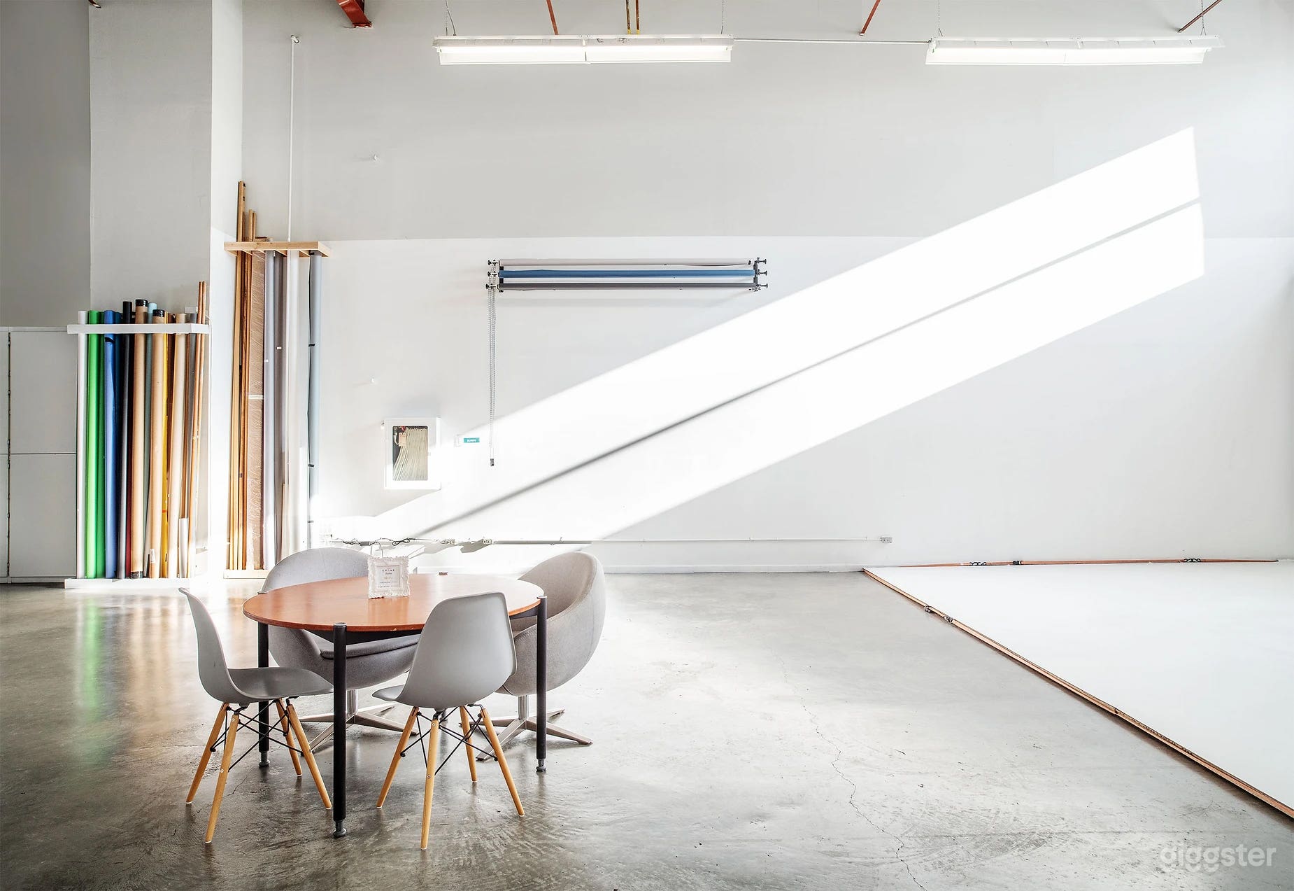 Spacious Open Concept Photography Studio Photo 2